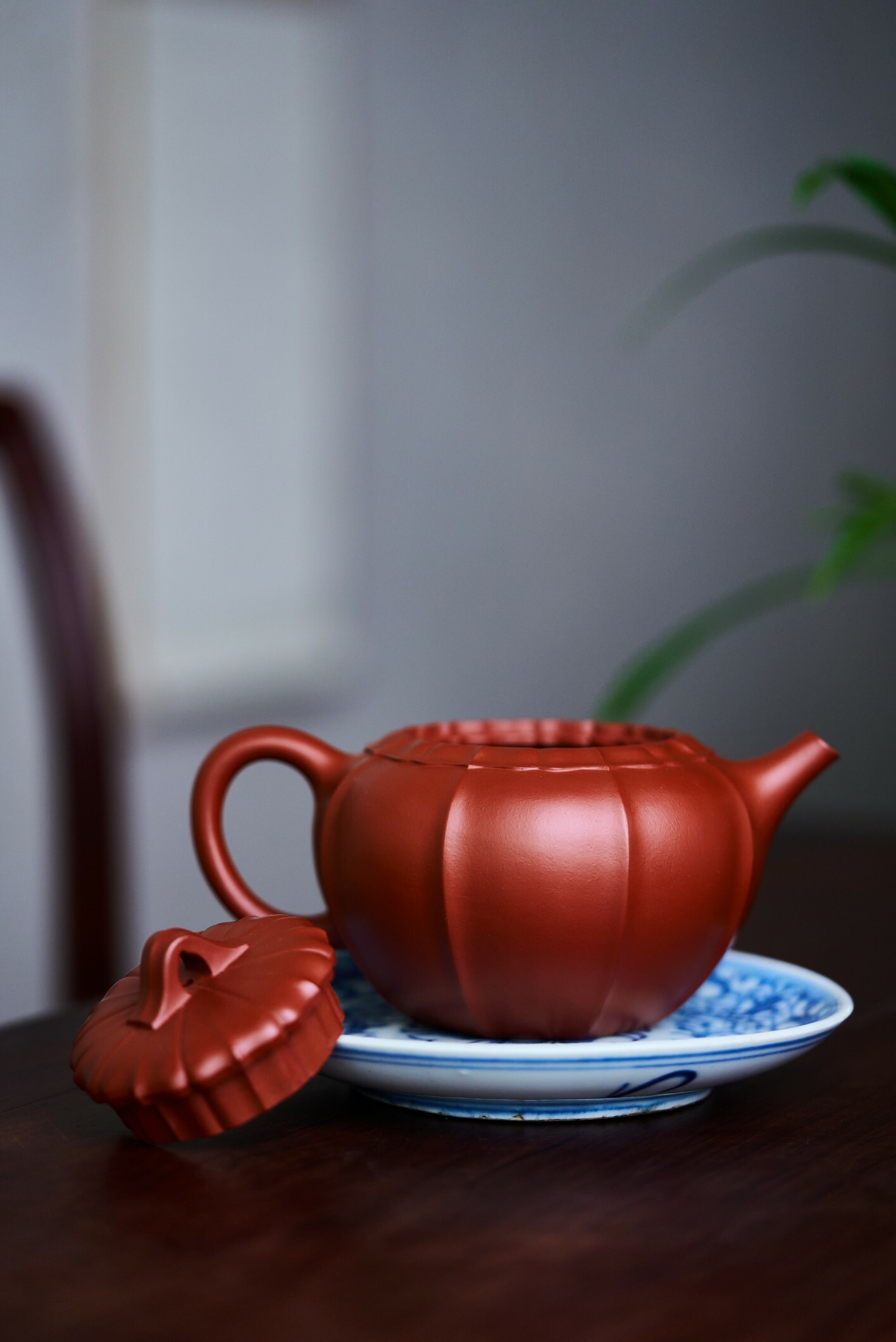 【唯心】--比例協調，壺身細膩柔和，自然流暢，宛若天成。