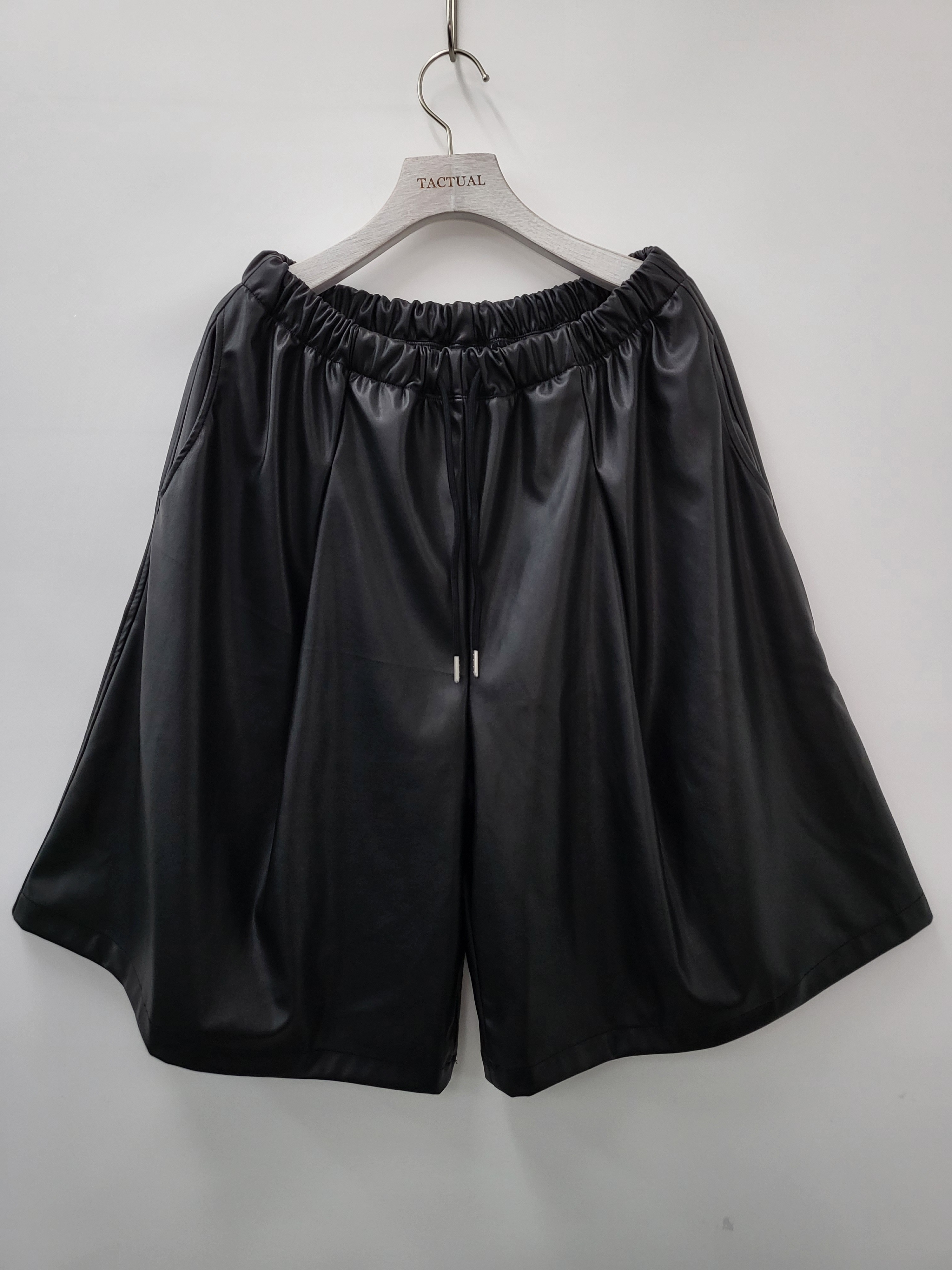 合成皮短褲 P2011