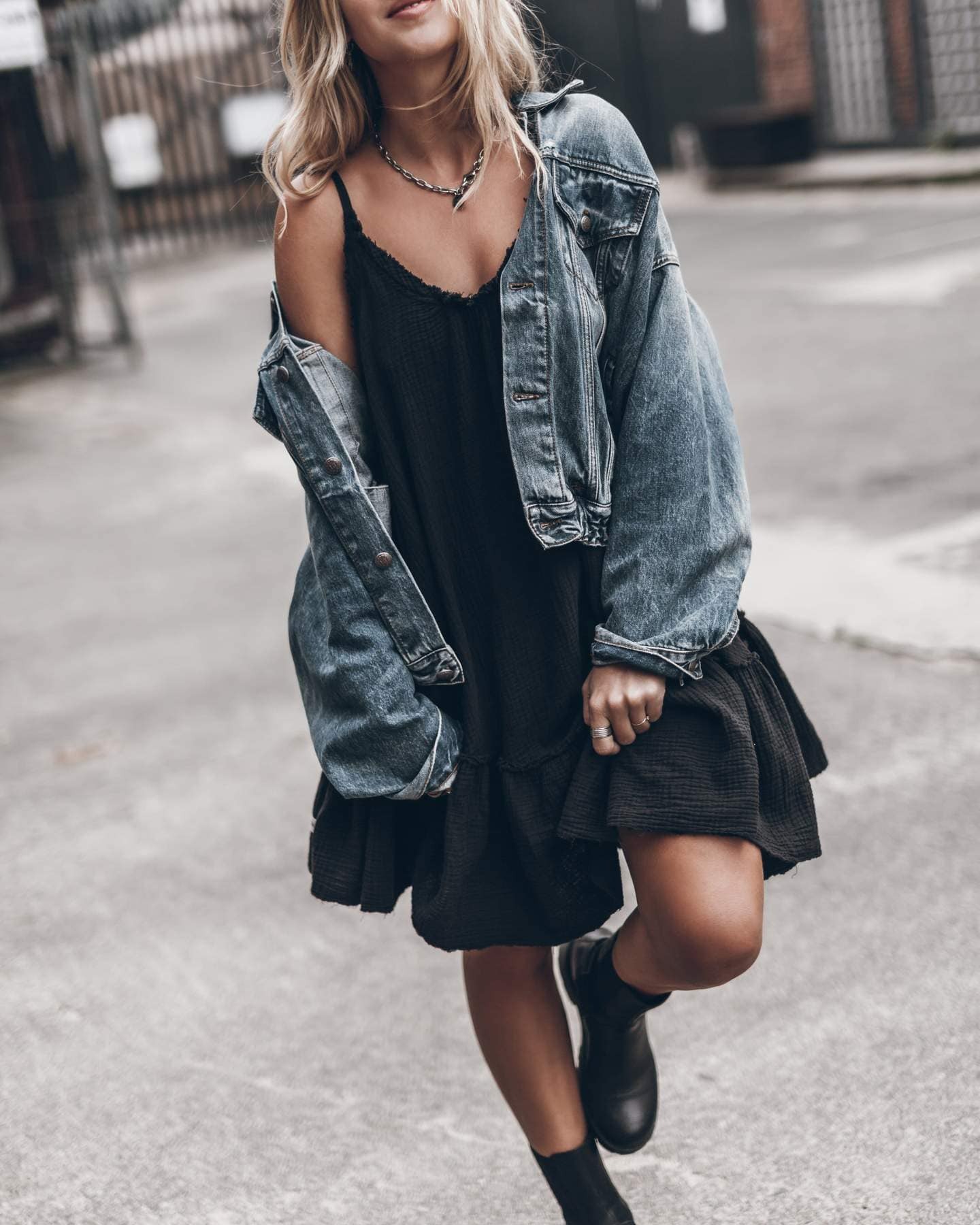 mikuta,服飾,踢恤,衛衣,洋裝,,棉褲,穿搭,ootd,網紅,單寧外套,牛仔外套,背心