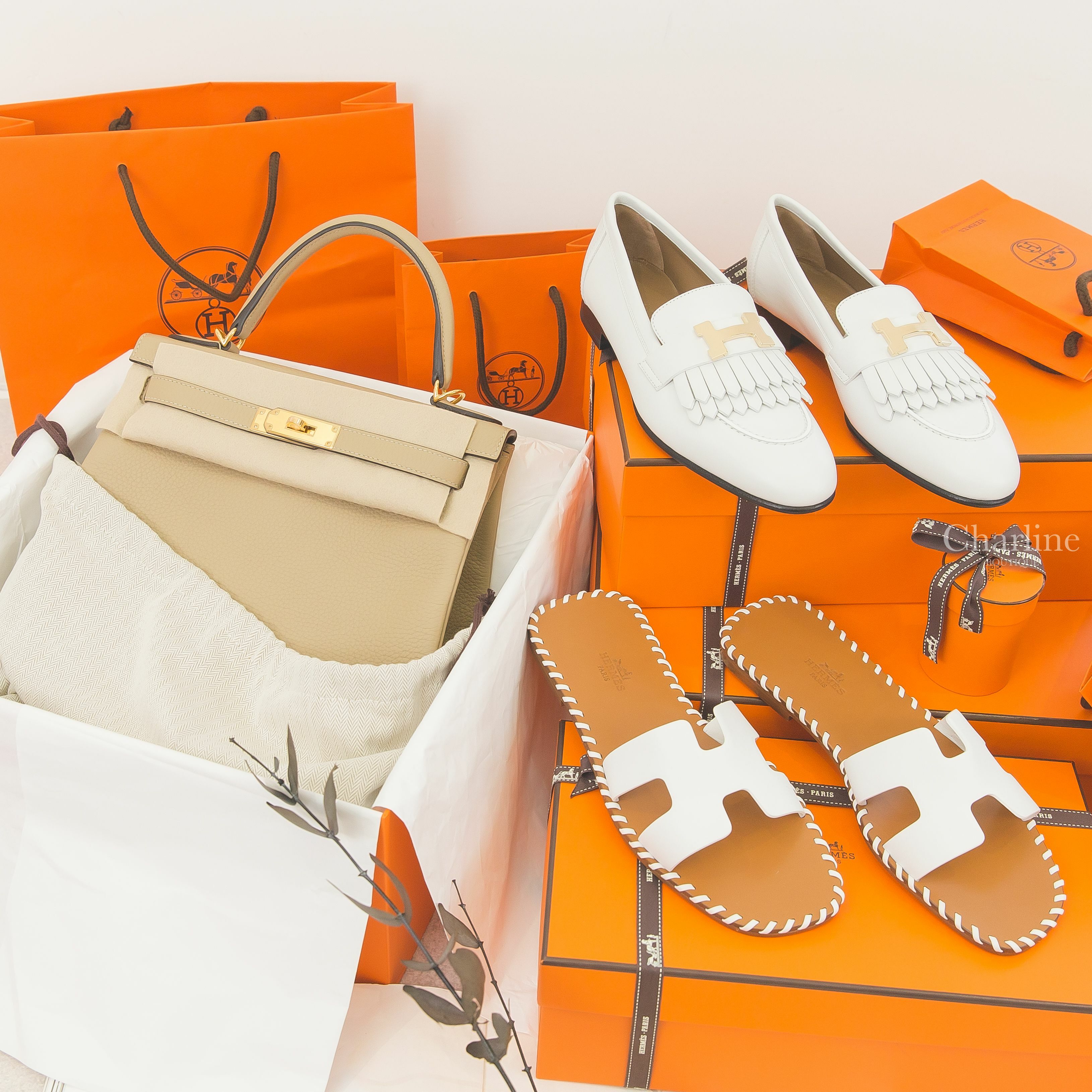 Hermès Kelly 28cm S2 Trench T/C 風衣灰金釦凱莉包,Hermès Sandals 白色牛皮H編織滾邊平底拖鞋,Hermès Loafer 白色金釦H流蘇牛皮樂福鞋-Charline Boutique 精品代購