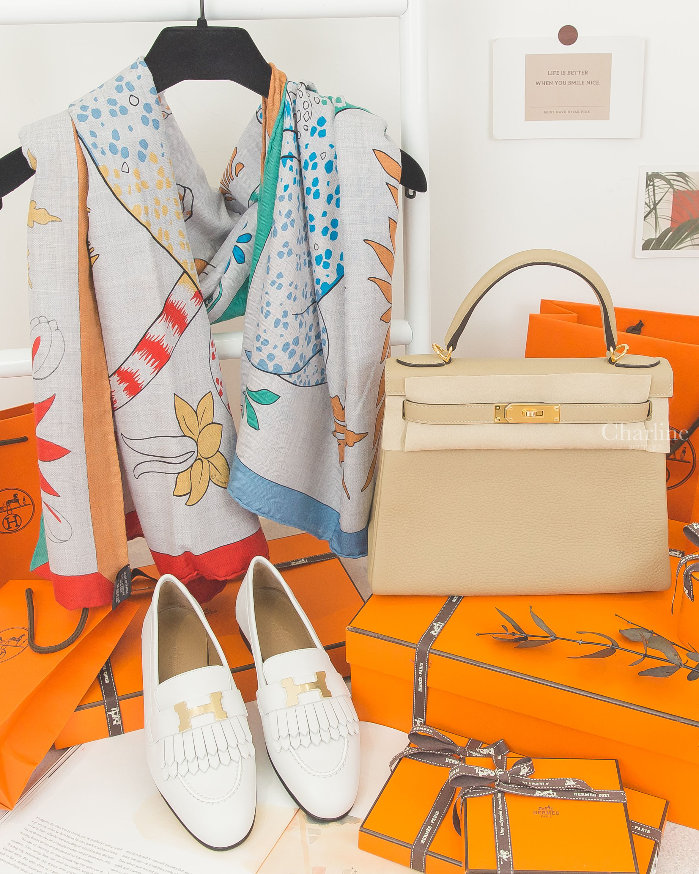 Hermès Kelly S2 Trench T/C 風衣灰金釦凱莉包,Hermès Shawl 140 灰色/藍色/石榴紅花豹喀什米爾真絲披肩,Hermès Loafer 白色金釦H流蘇牛皮樂福鞋-Charline Boutique 精品代購