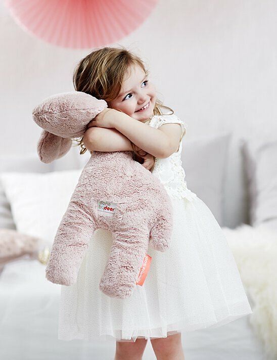 Done by Deer 擁抱好朋友 Raffi