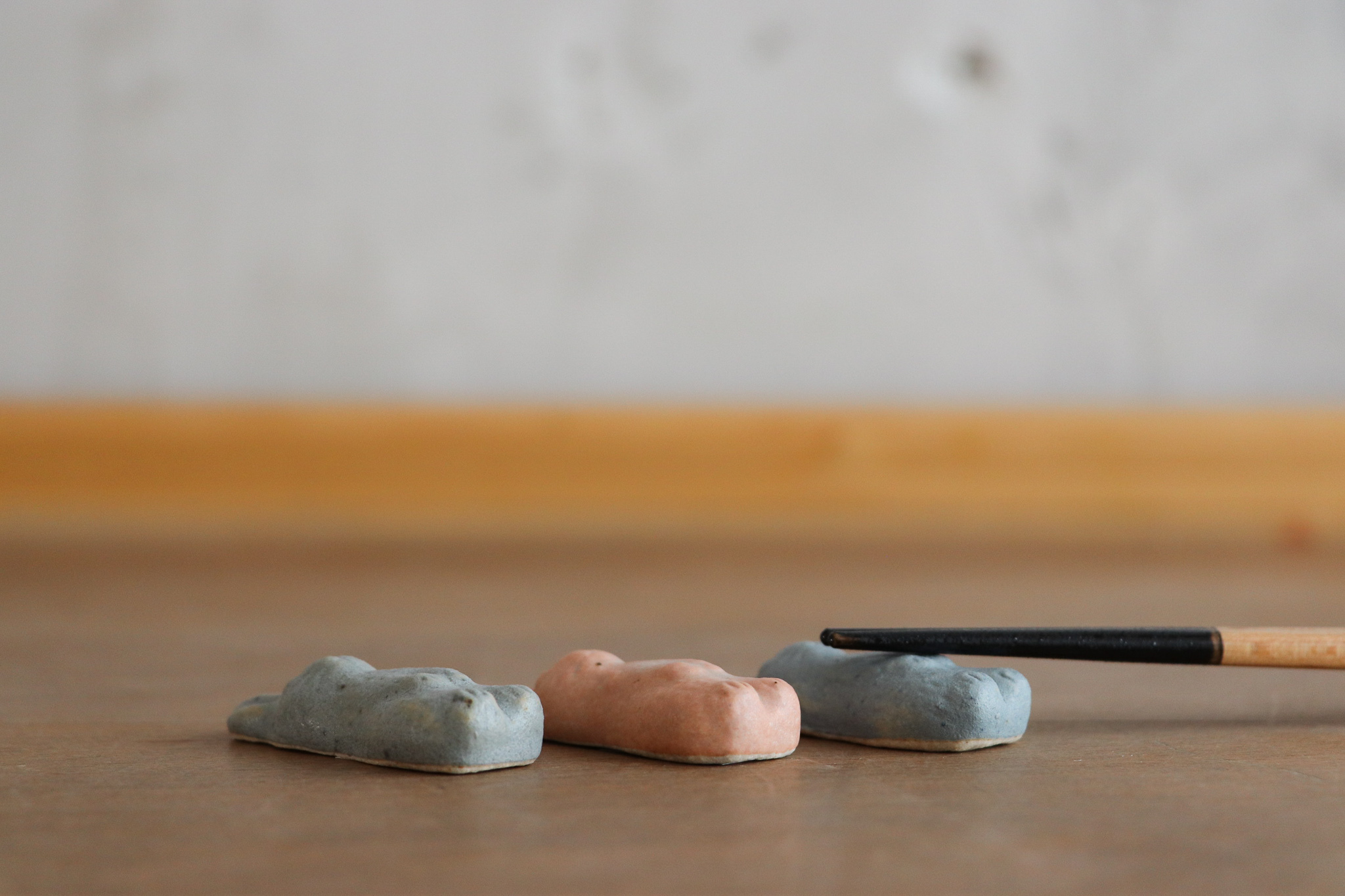 信樂燒  幸生窯 手作 站姿兔子 筷架