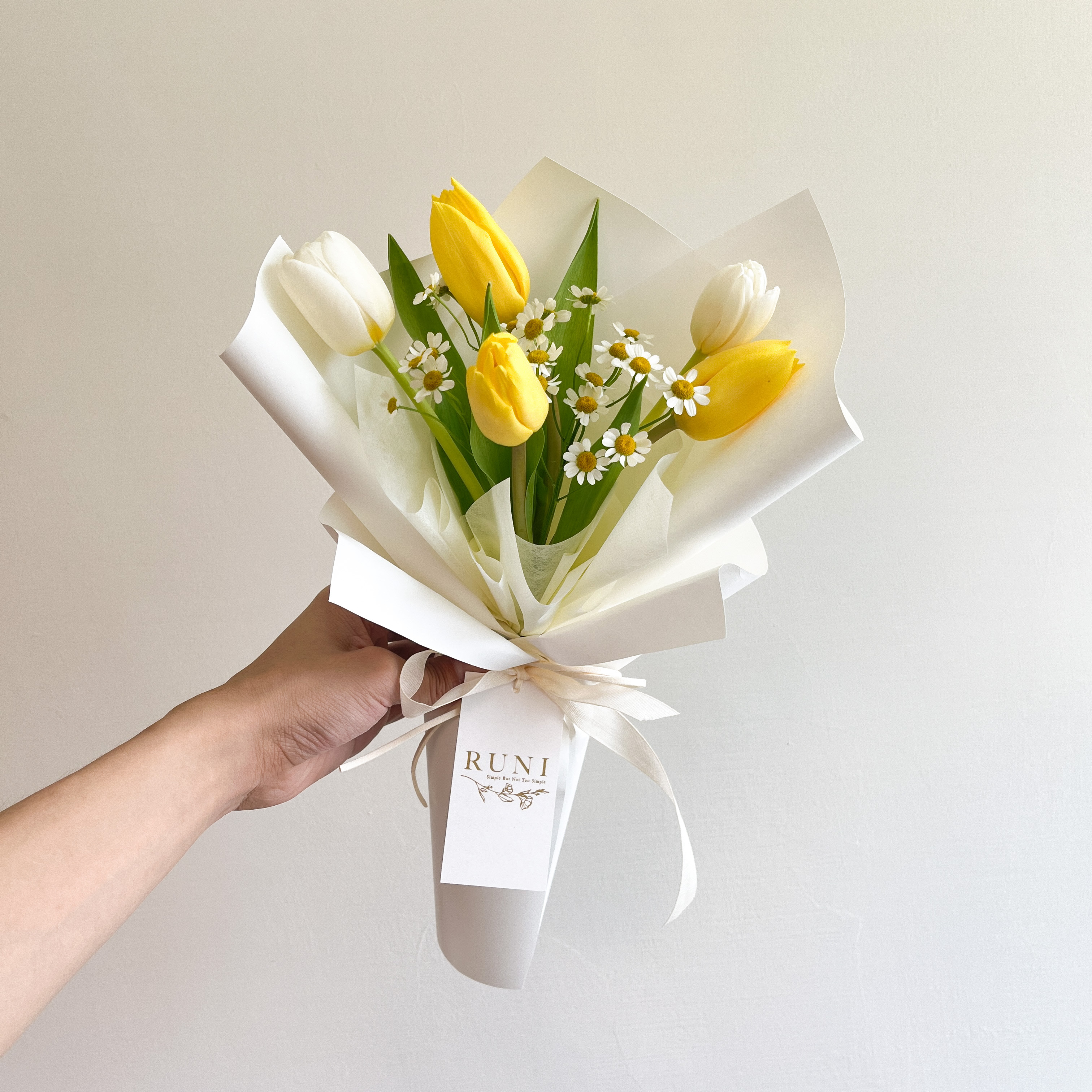 奶檸暖陽-白黃色鬱金香花束 5支款