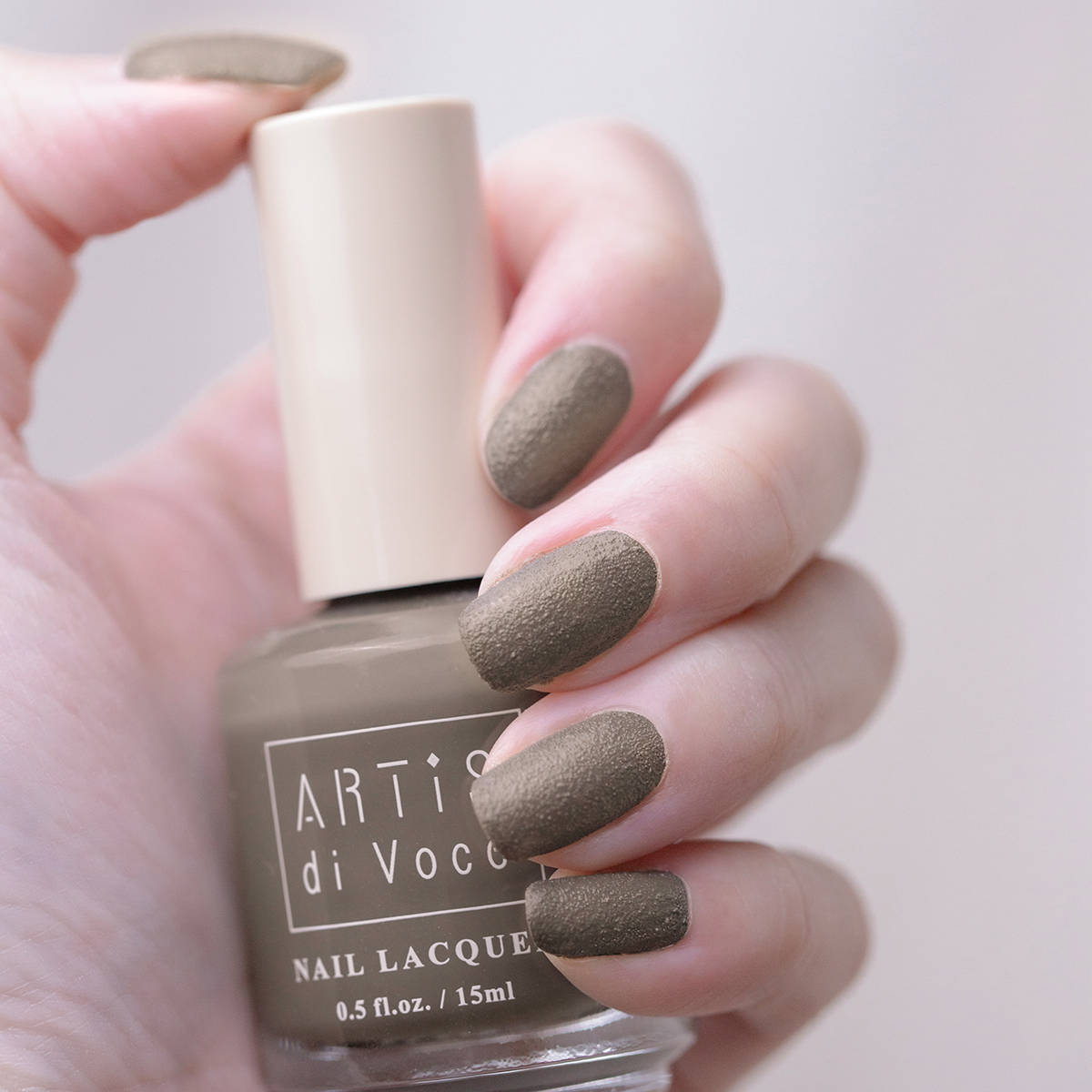 ARTiS di Voce 磨砂指甲油 TA06 灰褐山礦