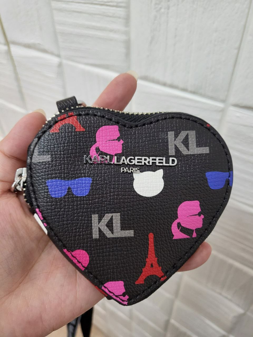 [S] KARL LAGERFELD HEART ZIP AROUND COIN PURSE,BLACK/PINK MULTI, 194775465826 (SKL235)