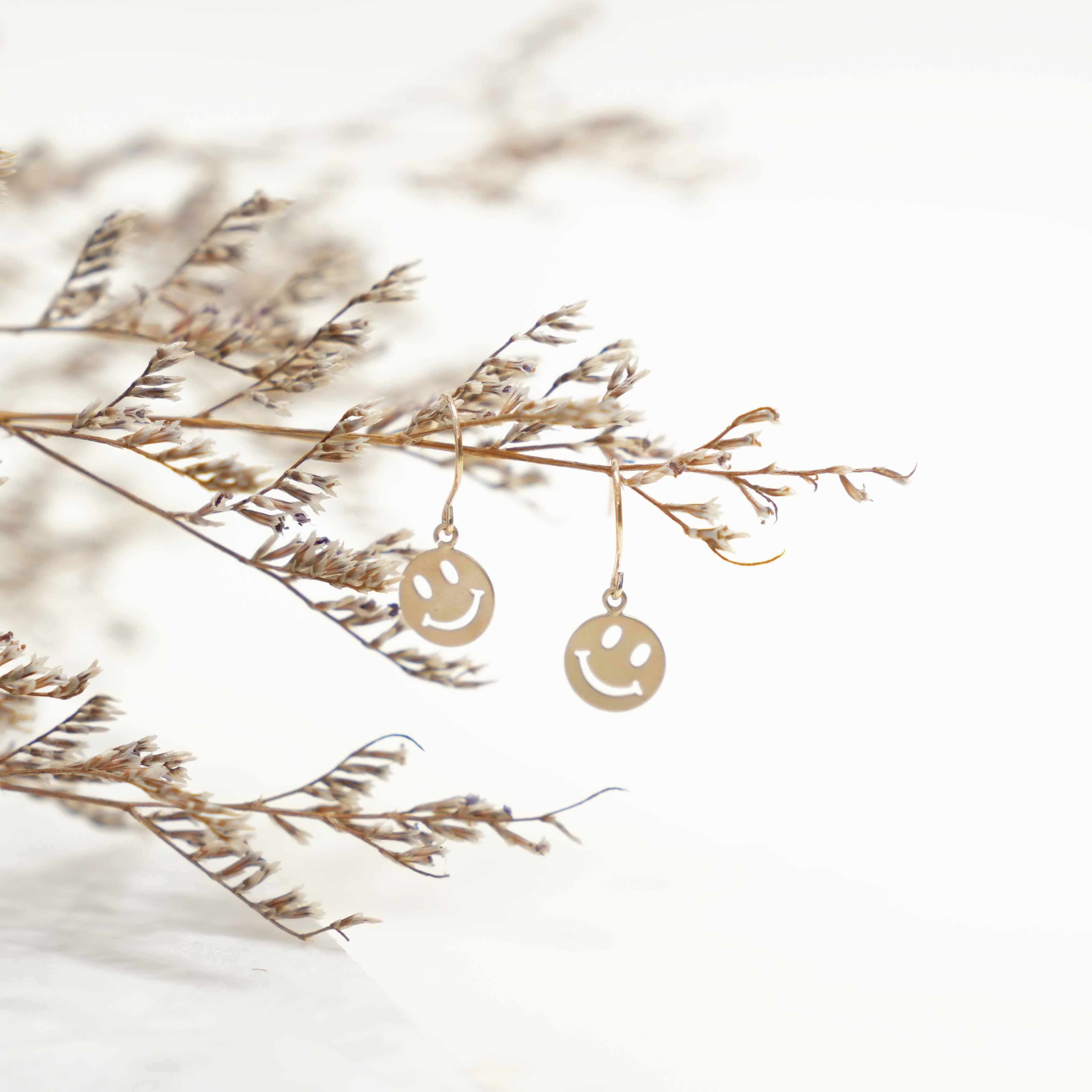 A021 微笑恬心 | 10K金微笑耳環