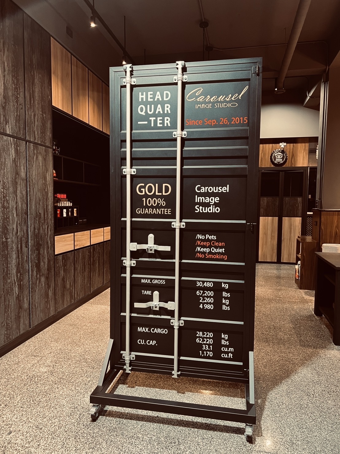 客製化貨櫃門造型移動屏風