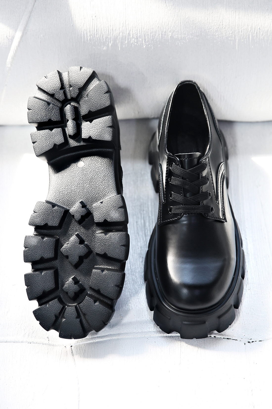 突出鞋底戶外牛皮德比鞋