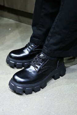 突出鞋底戶外牛皮德比鞋