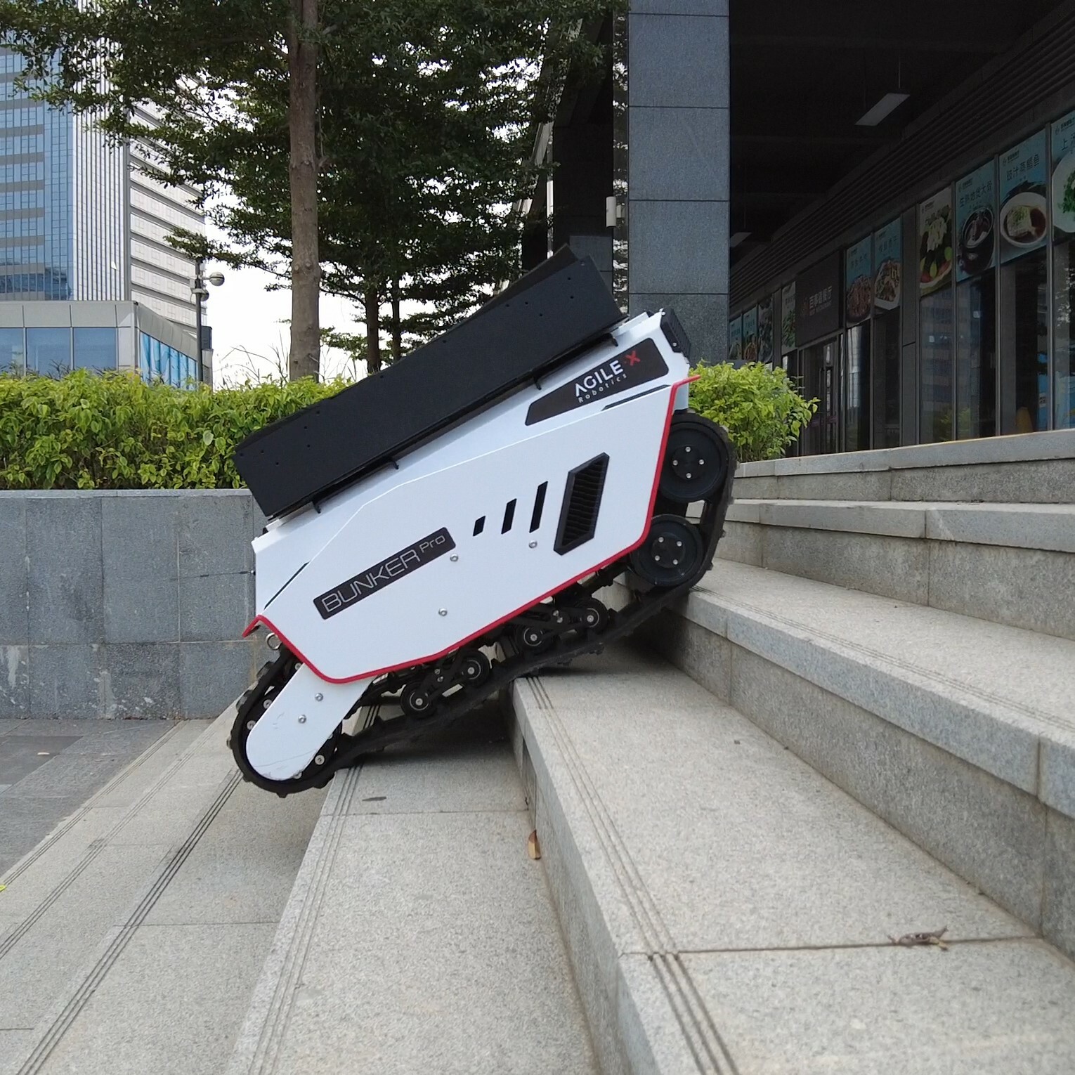 BUNKER PRO (強化型越野履帶UGV)