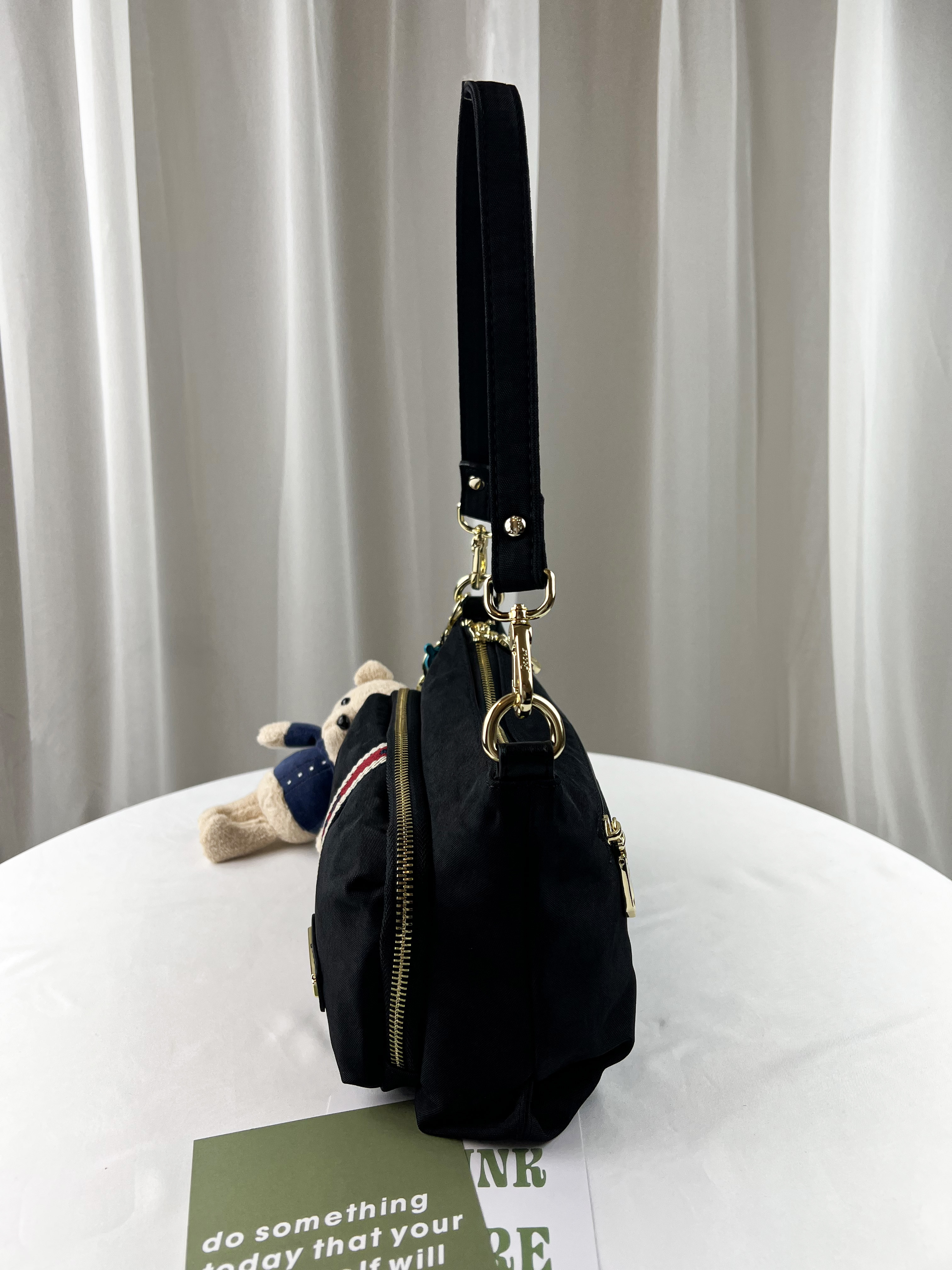 GOODS 織帶黑 防潑水肩背包 / 側背包 附小熊吊飾 #2813