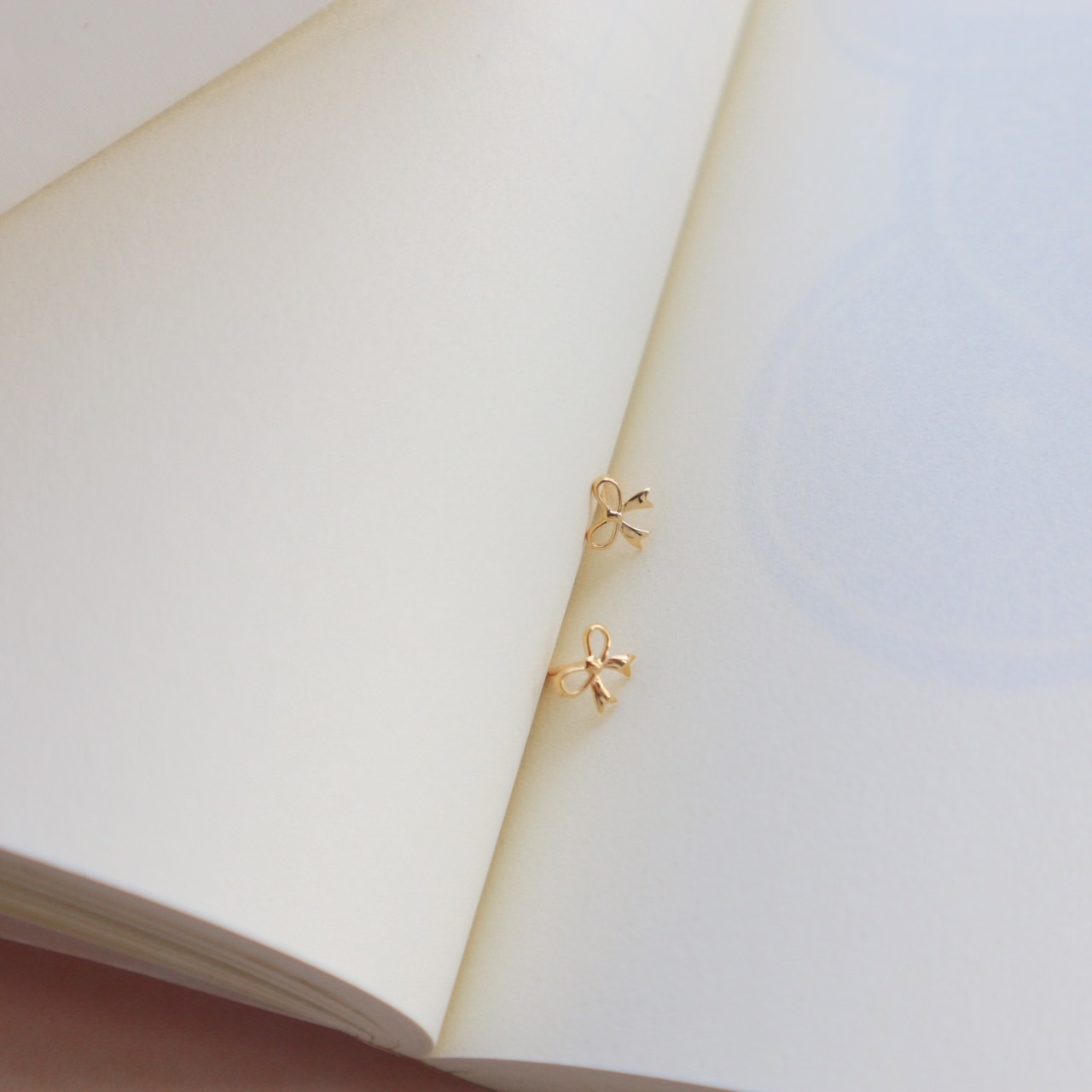 10K/曼妙蝴蝶結耳環