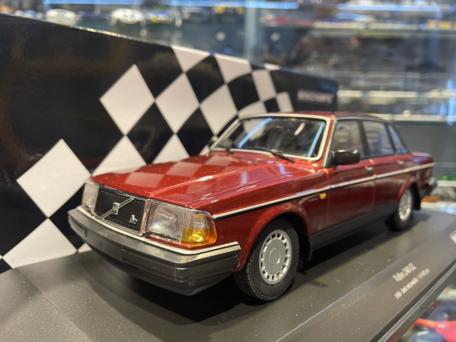 MINICHAMPS 155171406 Volvo 240 GL 1986 深紅1/18