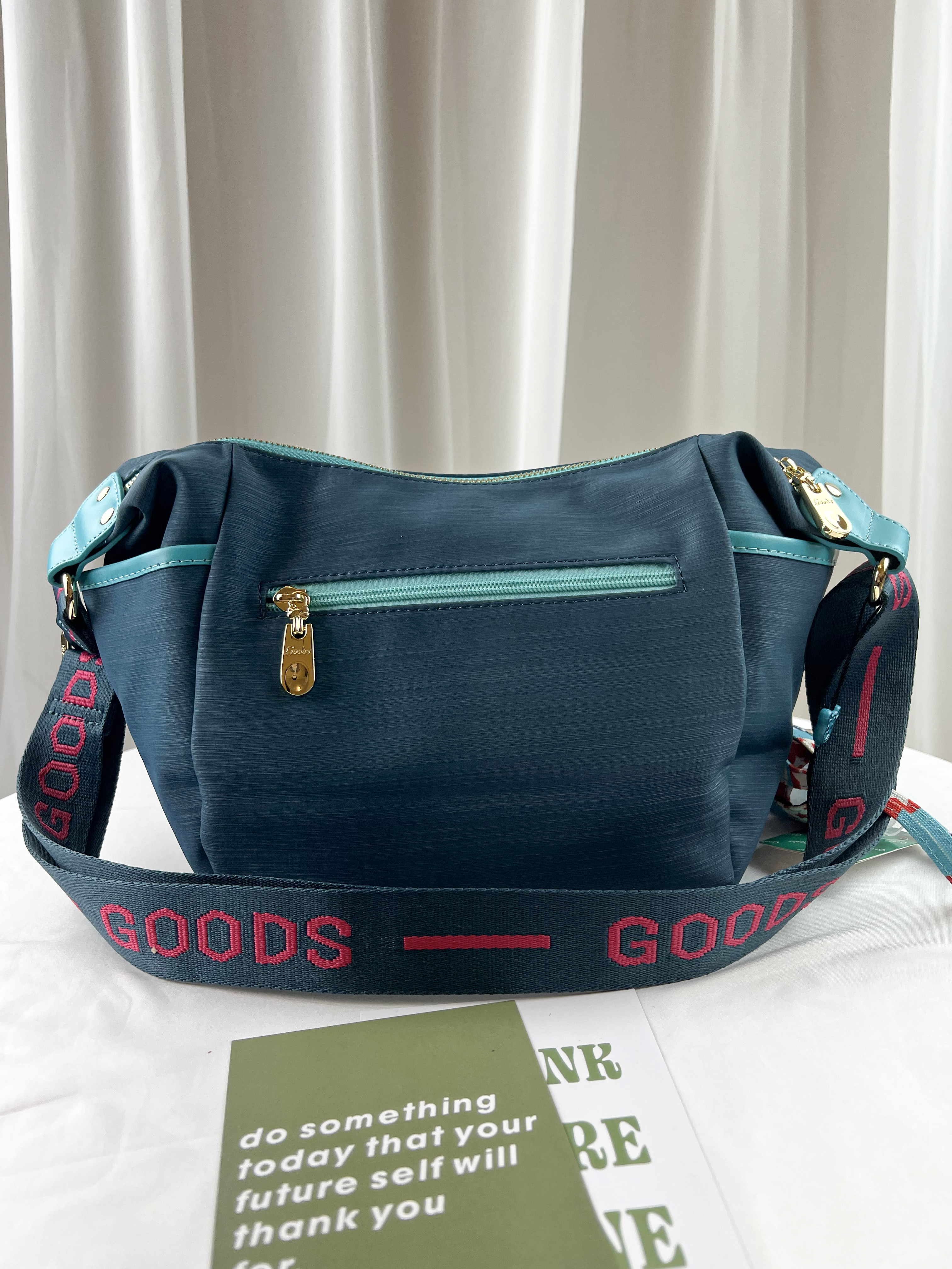 GOODS 草莓拼色防潑水側背包 附酒精保護套+酒精瓶 #2807