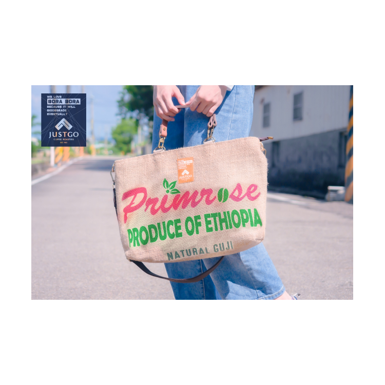 咖啡麻布袋再生系列「萬用電腦包」耐用又具獨特美感，工作、逛街一包搞定 ღ