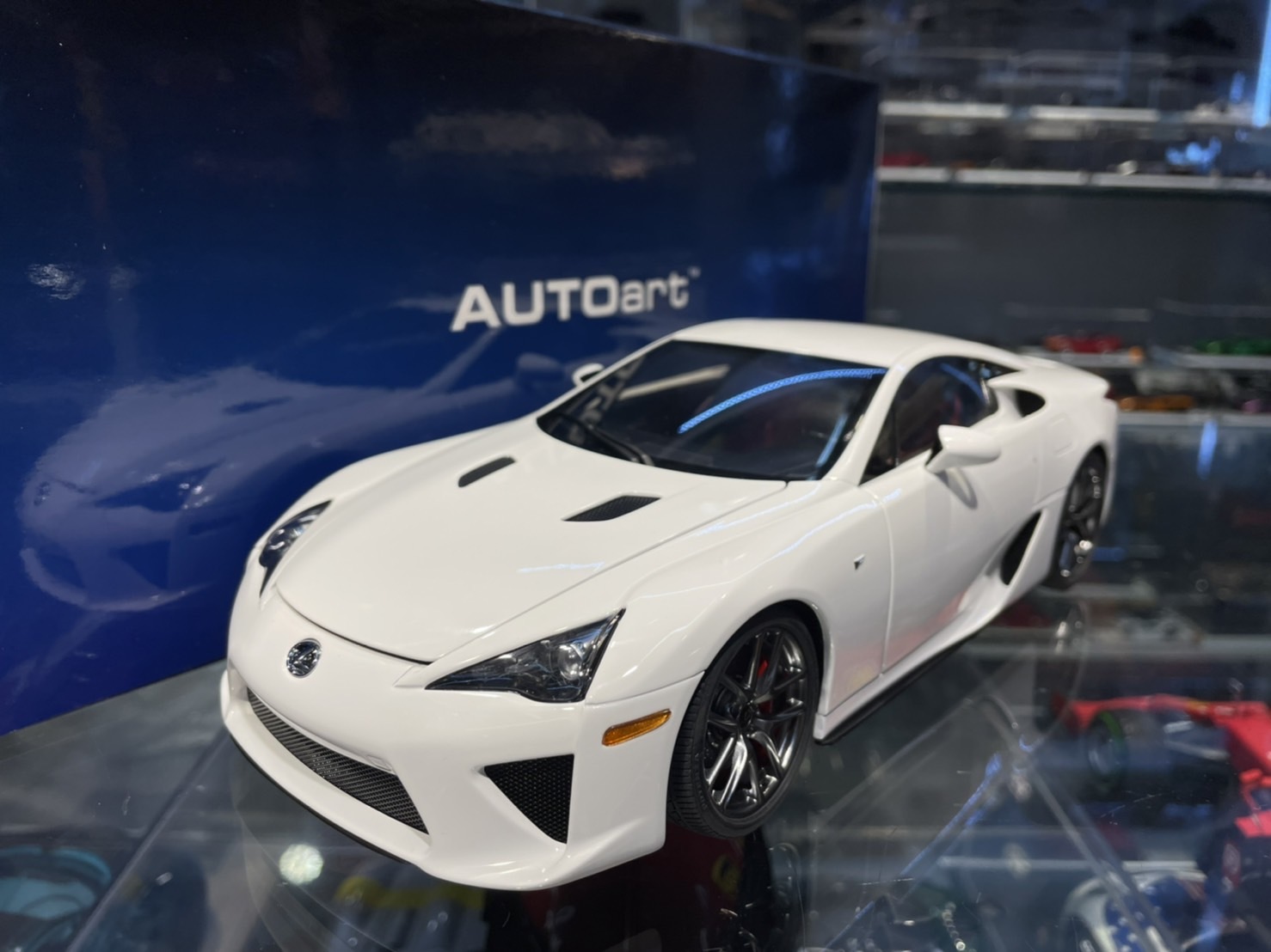 AutoArt 78850 Lexus LFA Whitest White 1/18