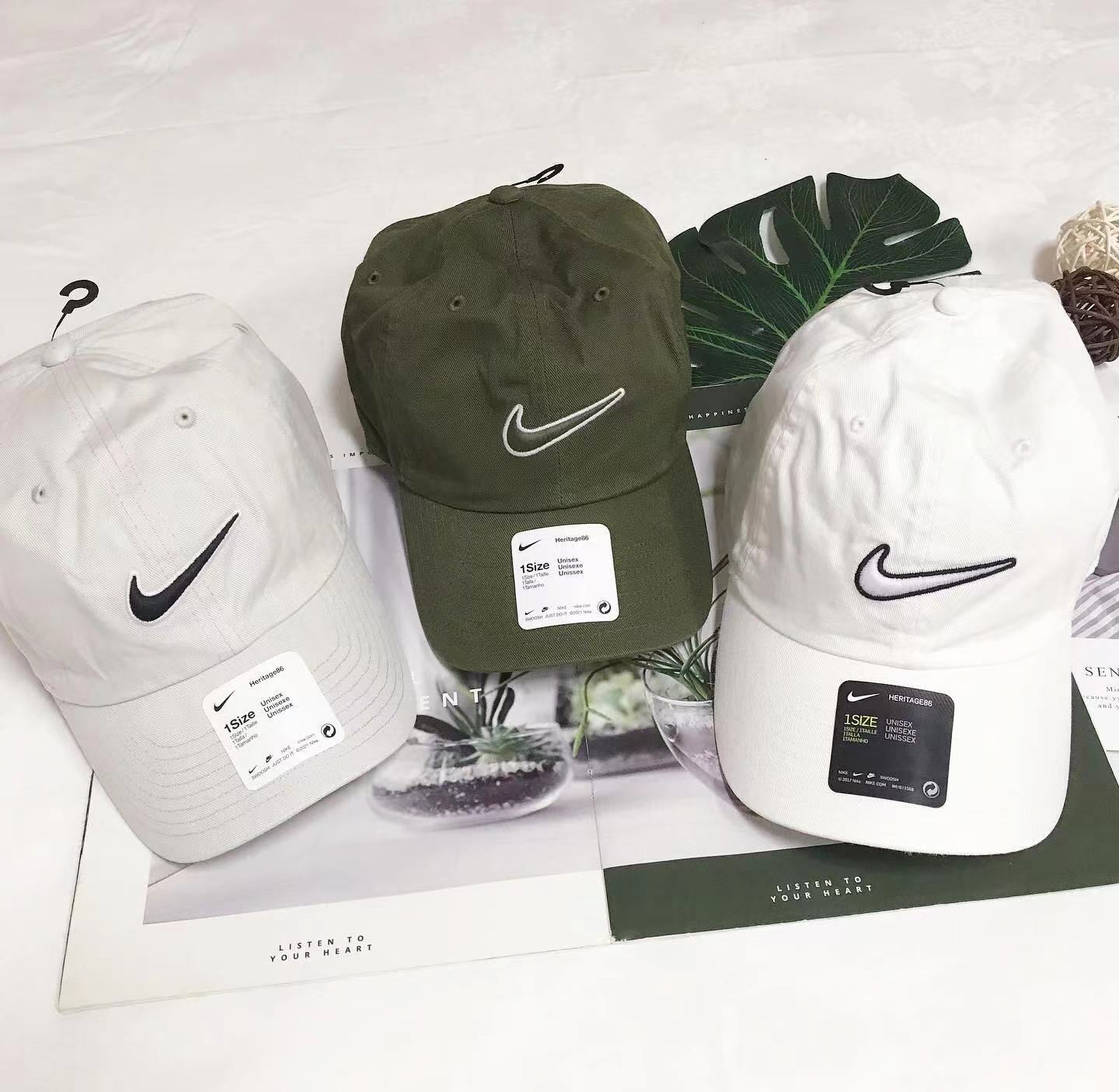 NIKE EMBROIDERED SWOOSH WASHED COTTON CAP