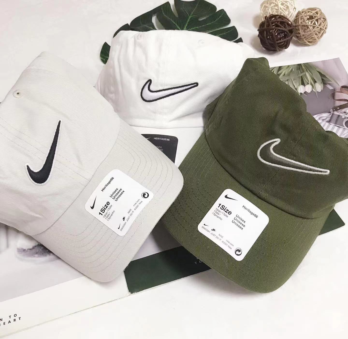 NIKE EMBROIDERED SWOOSH WASHED COTTON CAP