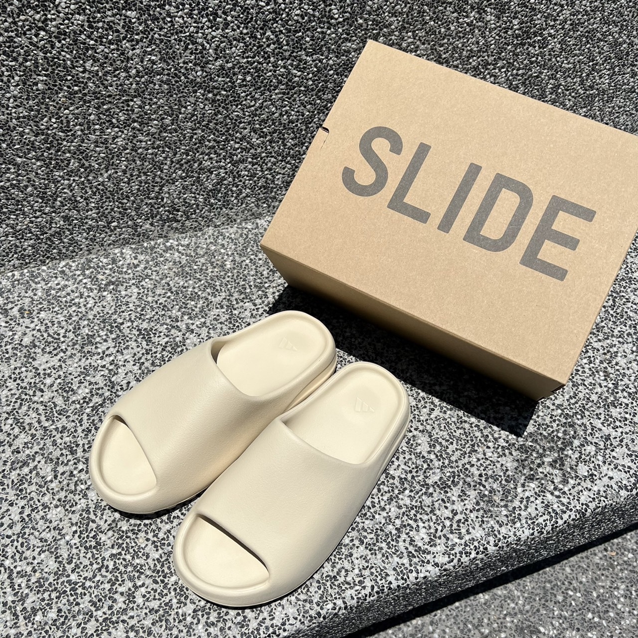 adidas Yeezy Slide "Bone" 拖鞋 骨白 FZ5897