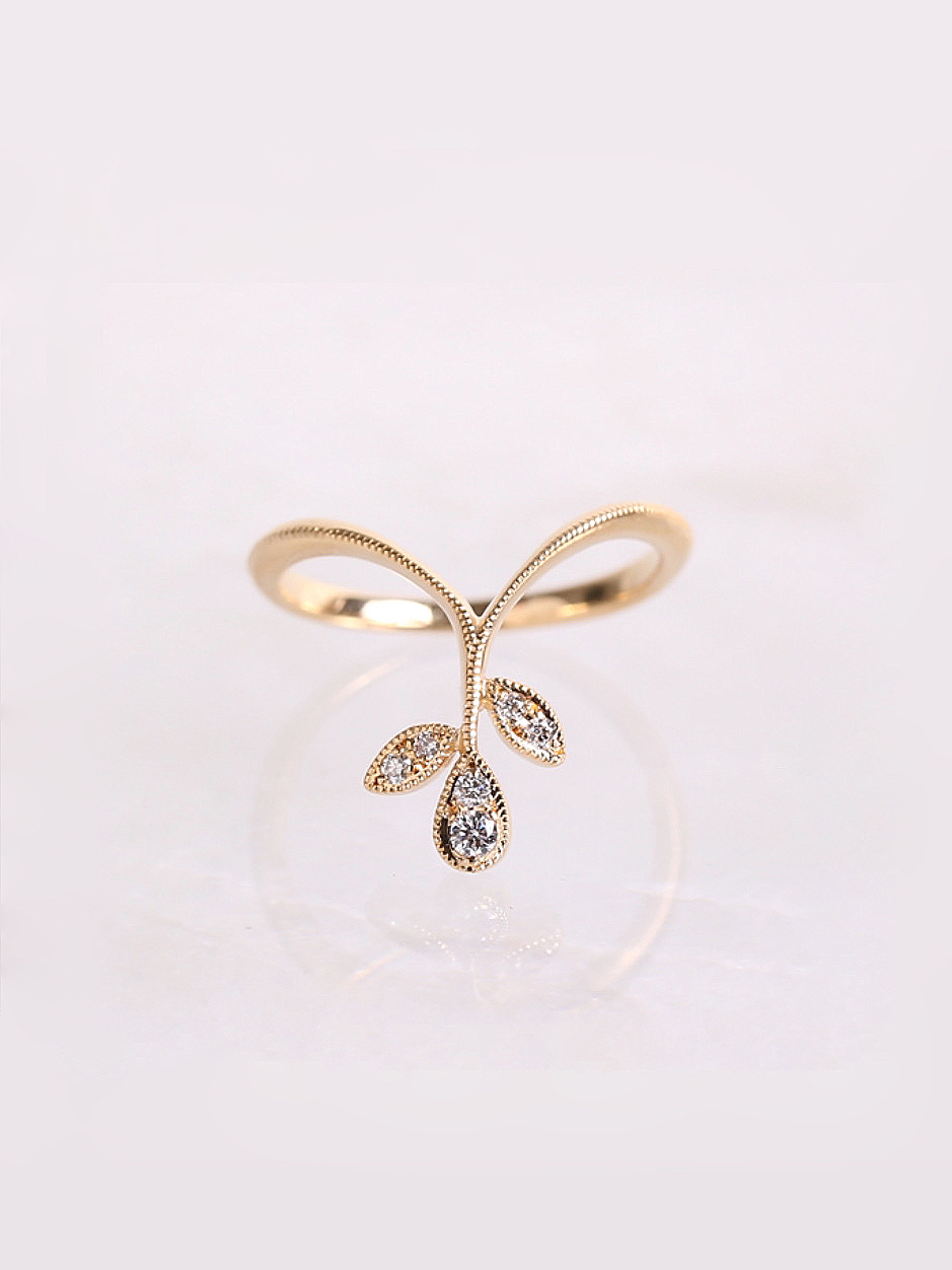 Dress up Leaf Ring
