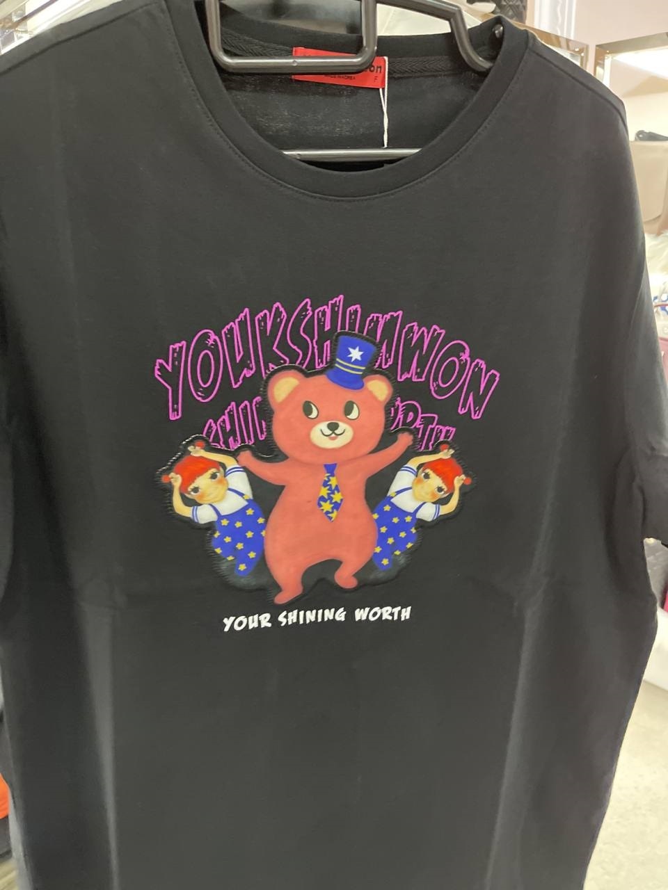 [S] YSW GENTLE BEAR T-SHIRT,BLACK, H2WTS10BKGD (SYW86)