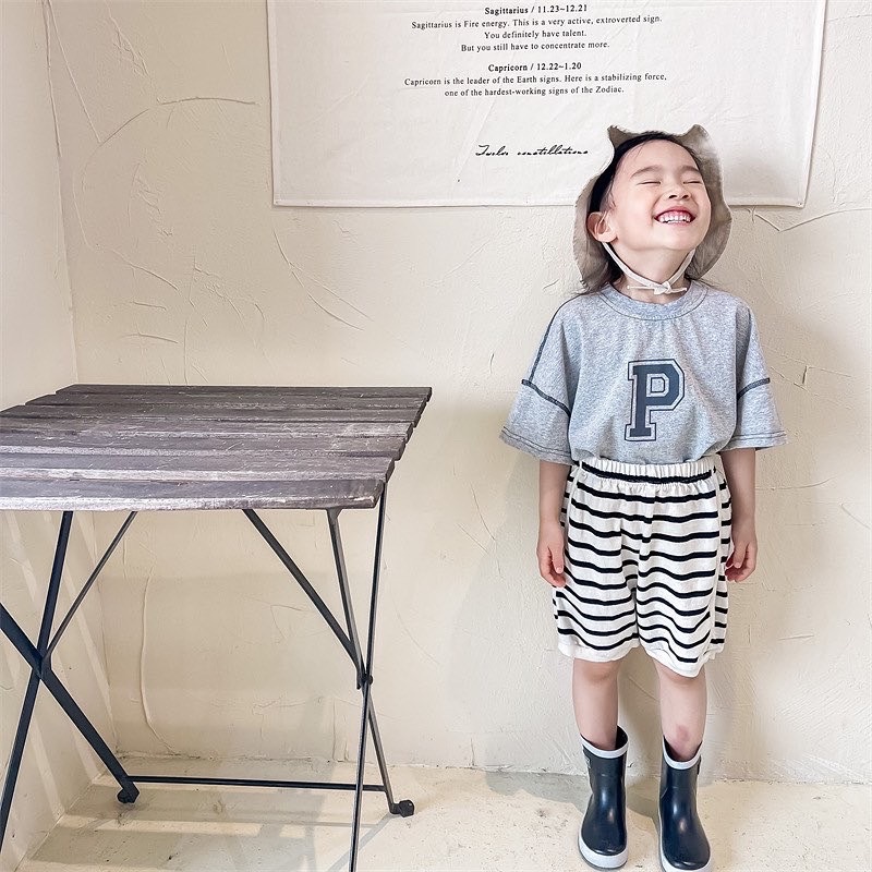 不分男女寶蝙蝠袖字母P上衣