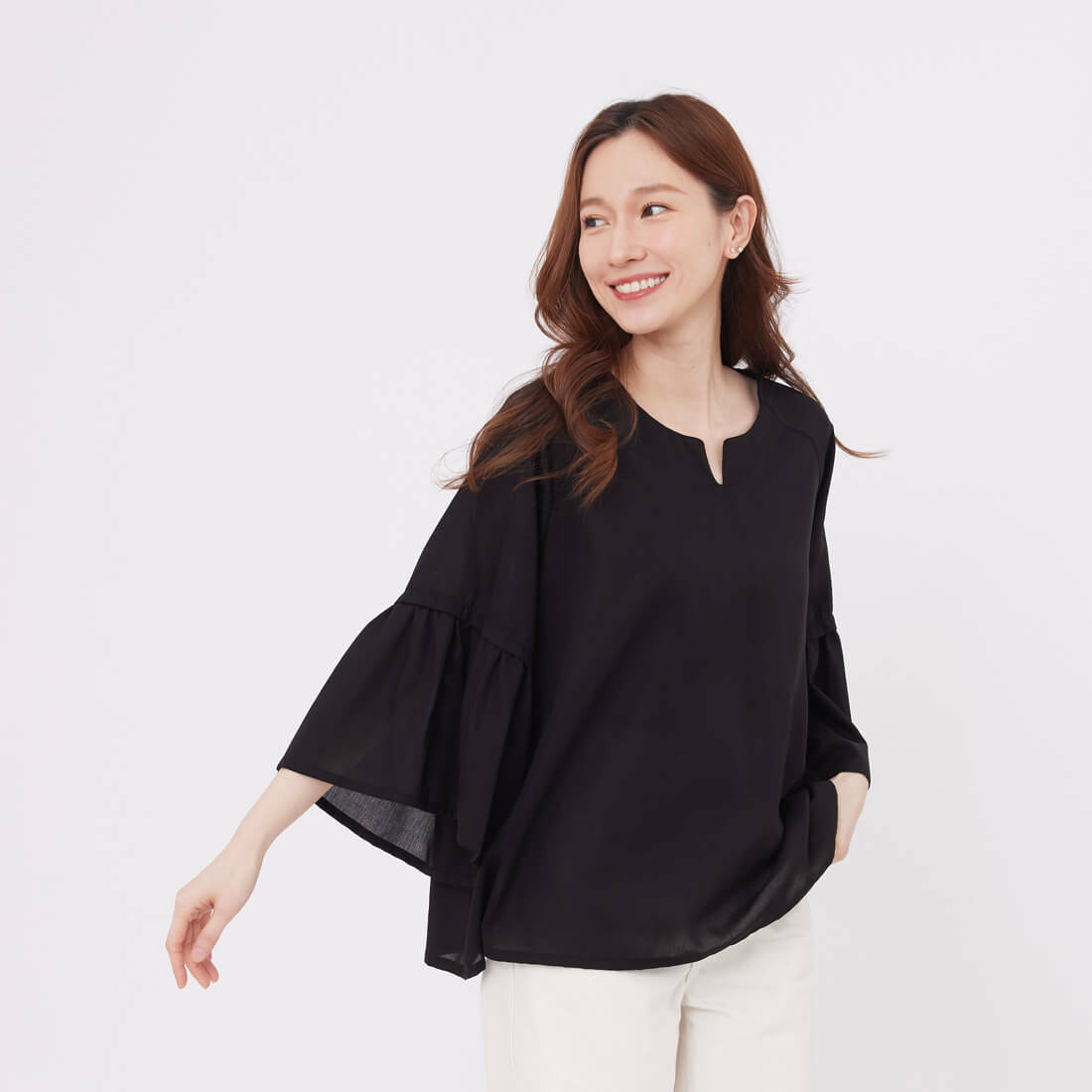 ElsaV型缺口領喇叭袖上衣/黑