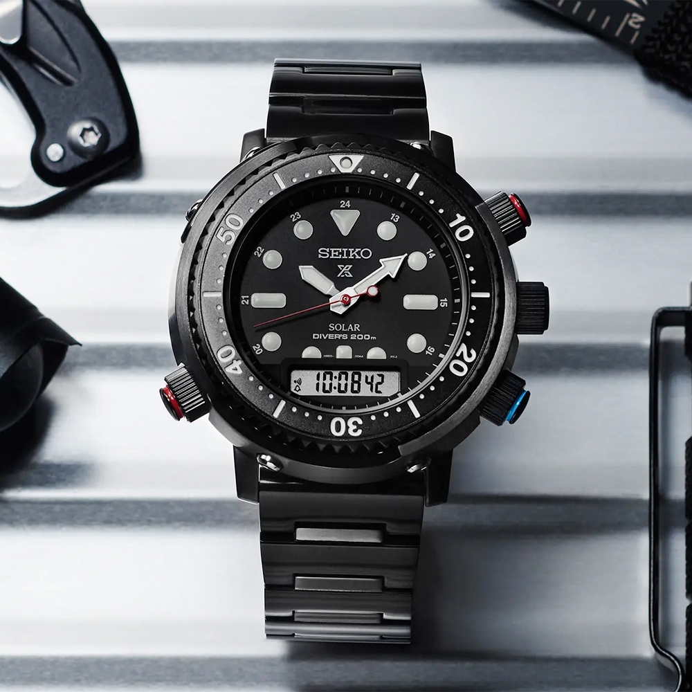 萬年鐘錶 - SEIKO PROSPEX  40週年限量鮪魚罐頭  阿諾太陽能雙顯潛水錶   SNJ037P1 / H855-00C0SD  錶徑46.9MM