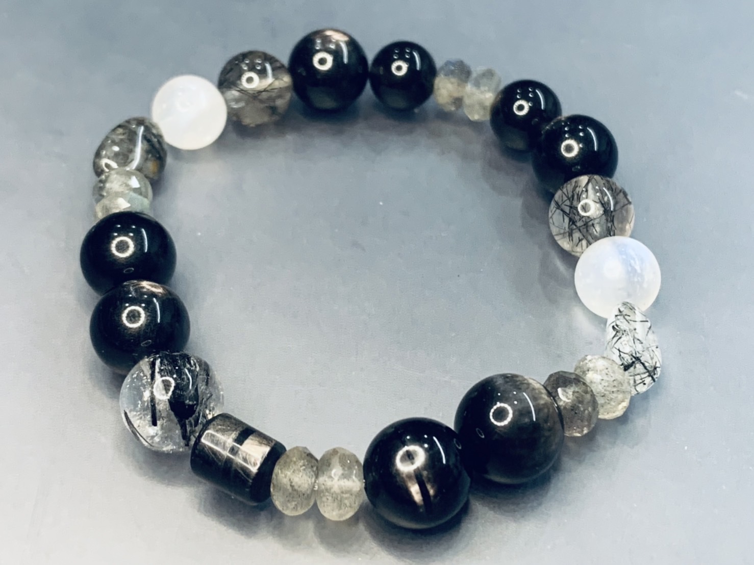 御六氣 02丨生命力與招財丨金運石、黑曜石、黑髮晶、白月光石丨海底輪