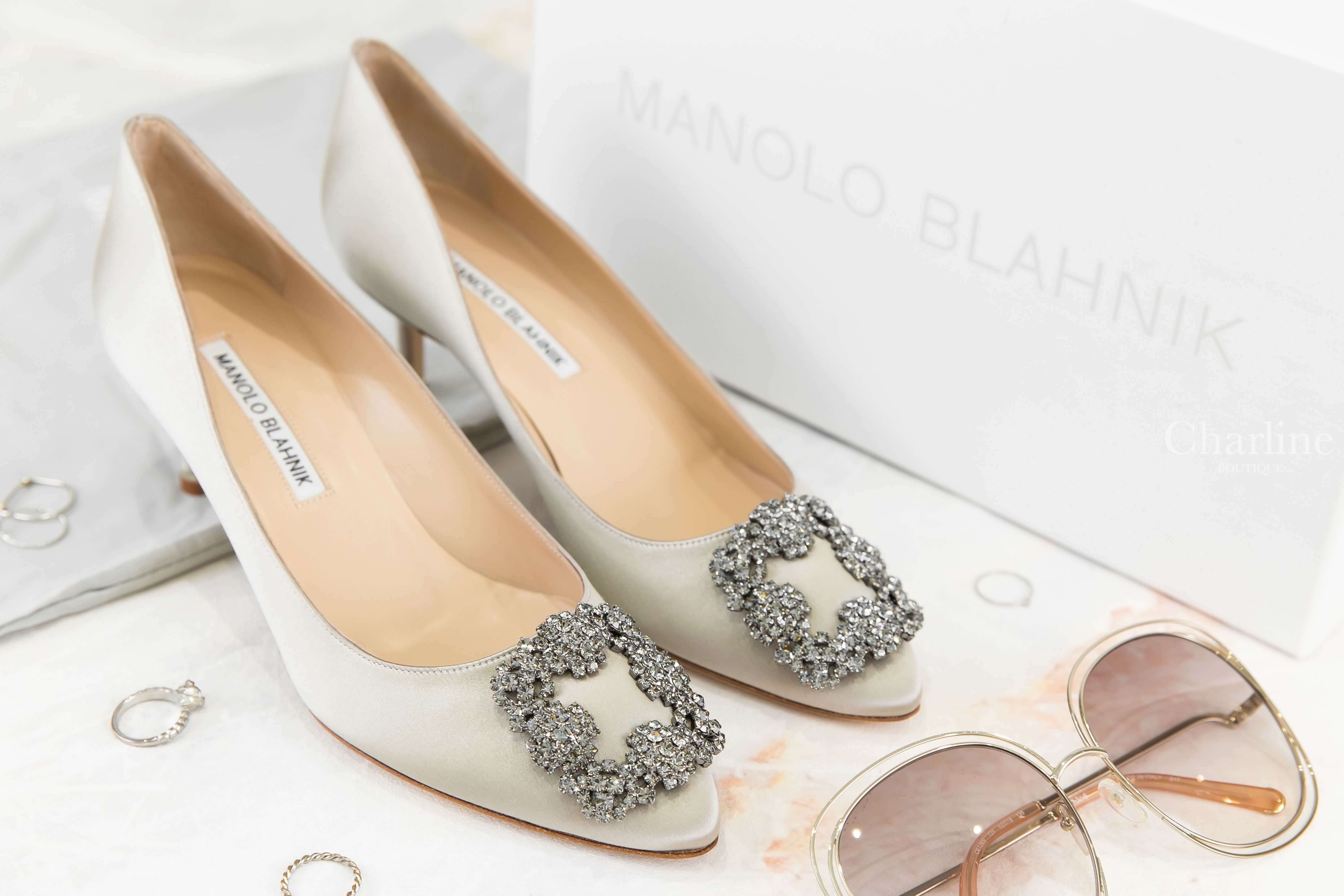 Manolo Blahnik Hangisi 50 淺灰色絲綢灰銀鑲鑽方釦5cm細跟高跟鞋-Charline Boutique 精品代購