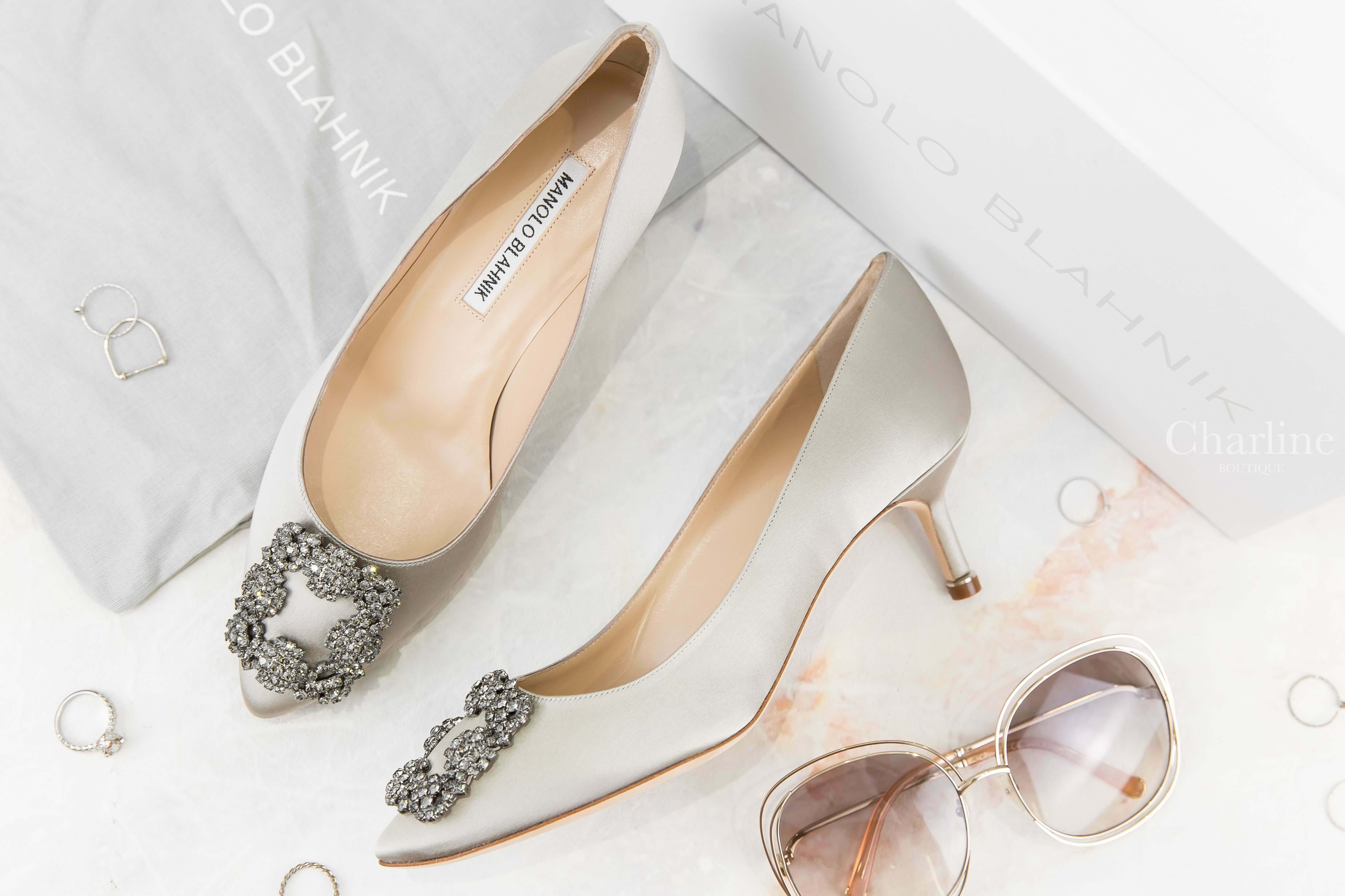 Manolo Blahnik Hangisi 50 淺灰色絲綢灰銀鑲鑽方釦5cm細跟高跟鞋-Charline Boutique 精品代購