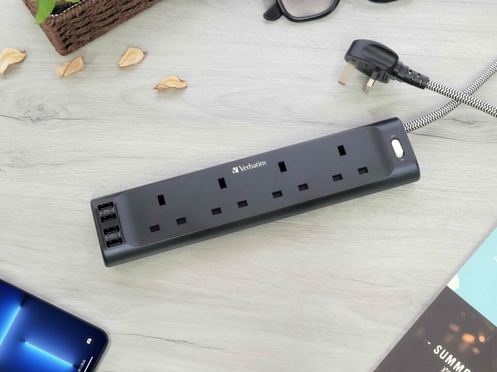 Power Bar Power Strip avec USB C, 3 prises 4 ports USB (22.5w