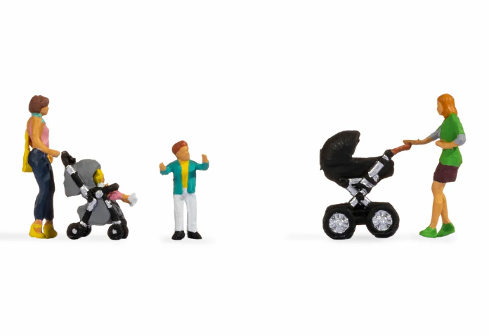 Noch 15584 HO scale Mothers with Children