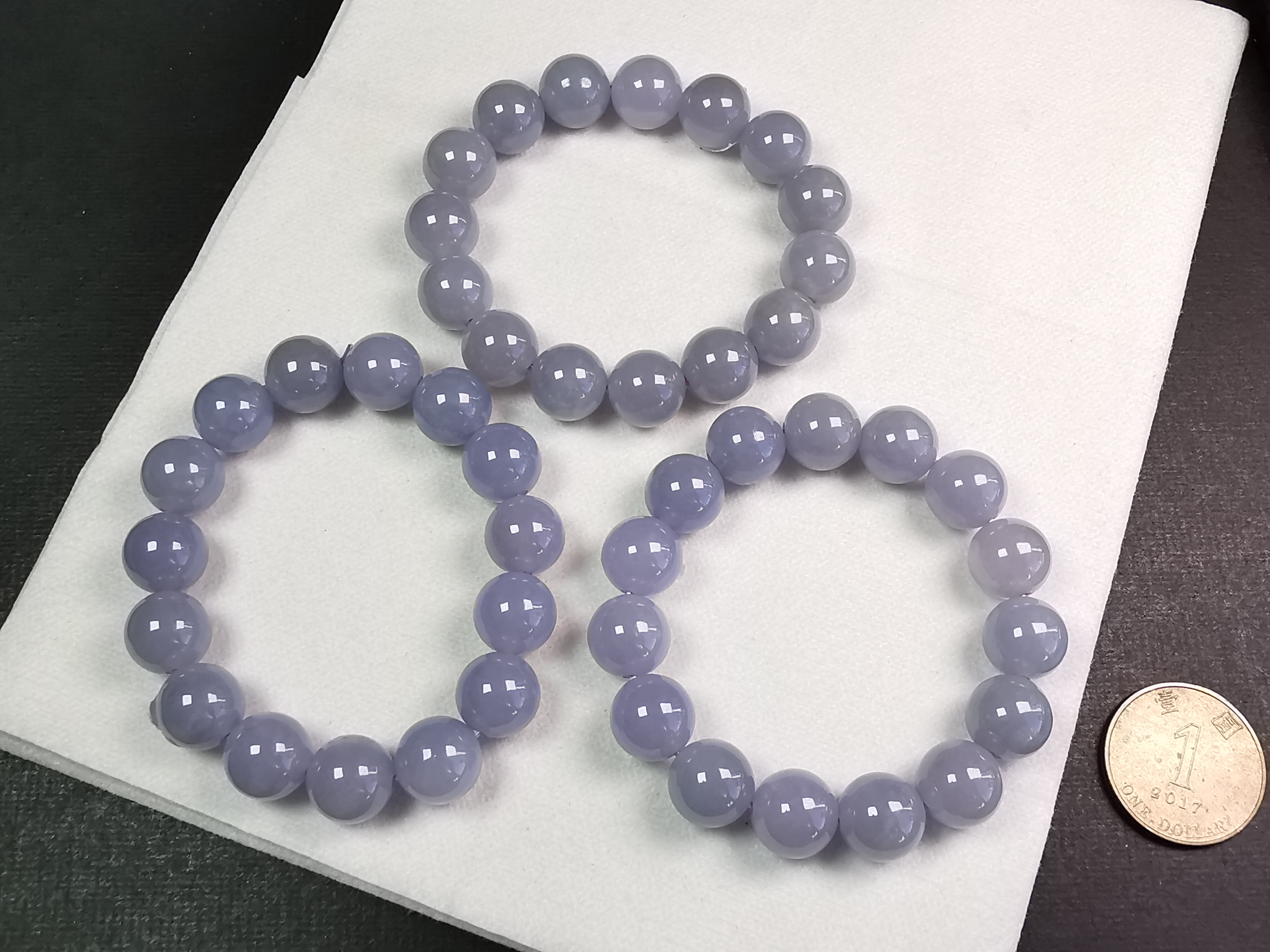 為何同一件翡翠，在不同光線下看效果都不一樣呢？