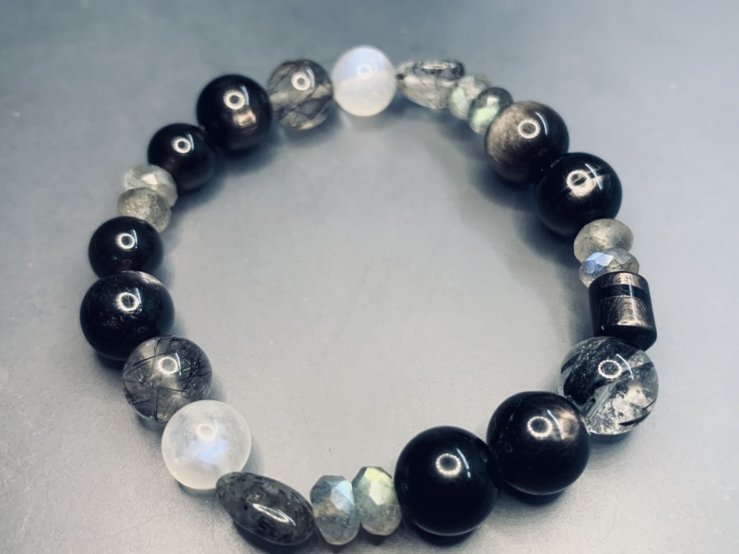 御六氣 02丨生命力與招財丨金運石、黑曜石、黑髮晶、白月光石丨海底輪