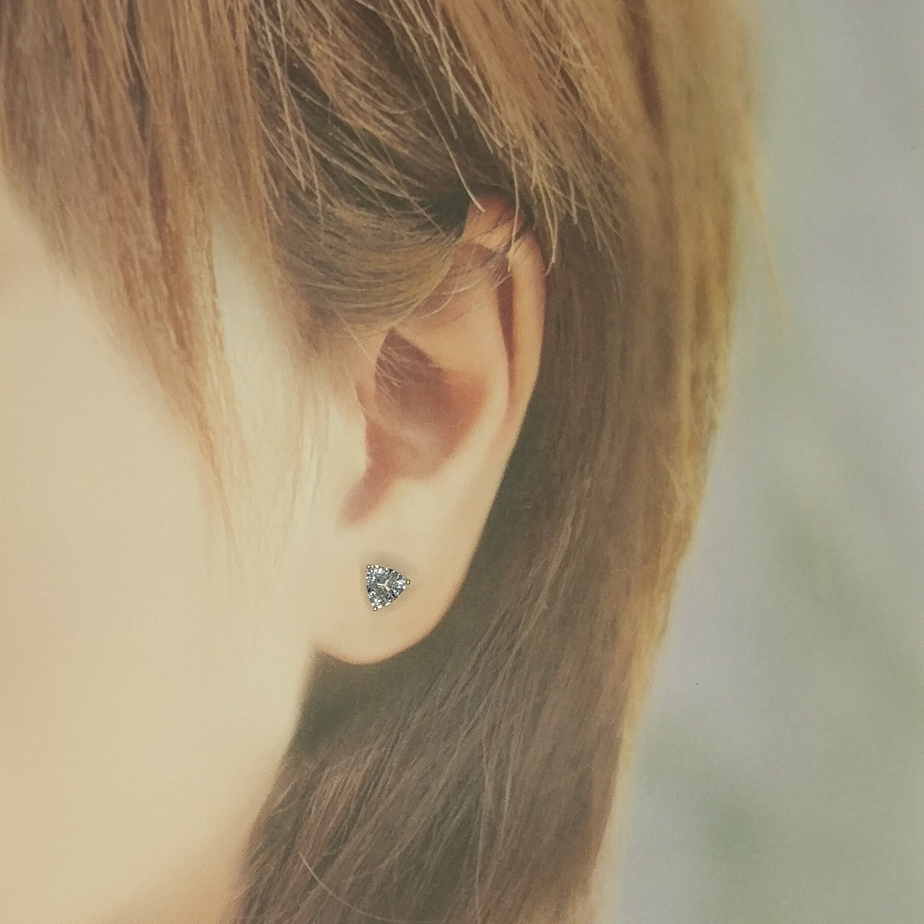 18K White Gold 0.97ct Sapphire Single Earring