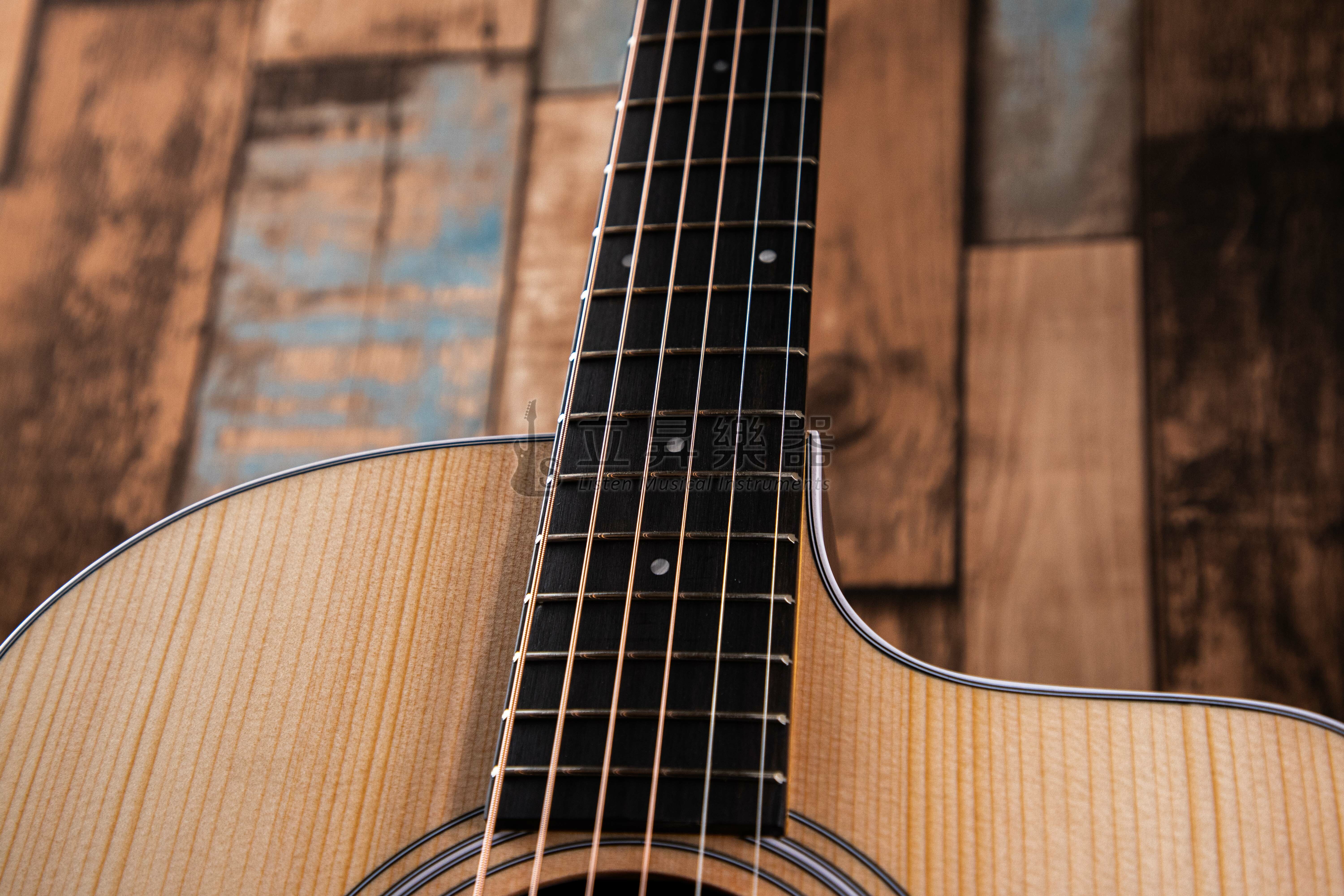 【現貨供應】Taylor 214CE 木吉他 雲杉面單 玫瑰木側背板 ES-2 拾音器 附原廠琴袋 第 4 張圖片｜三峽吉他 / Bass
