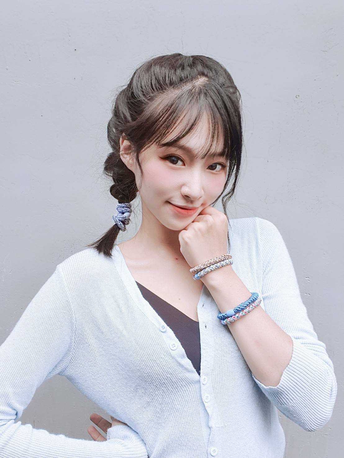 舒涵網美推薦｜厲害的妝漾彈力髮圈，時尚粉嫩，不咬髮，不易鬆脱～​不想披頭散髮就靠它！