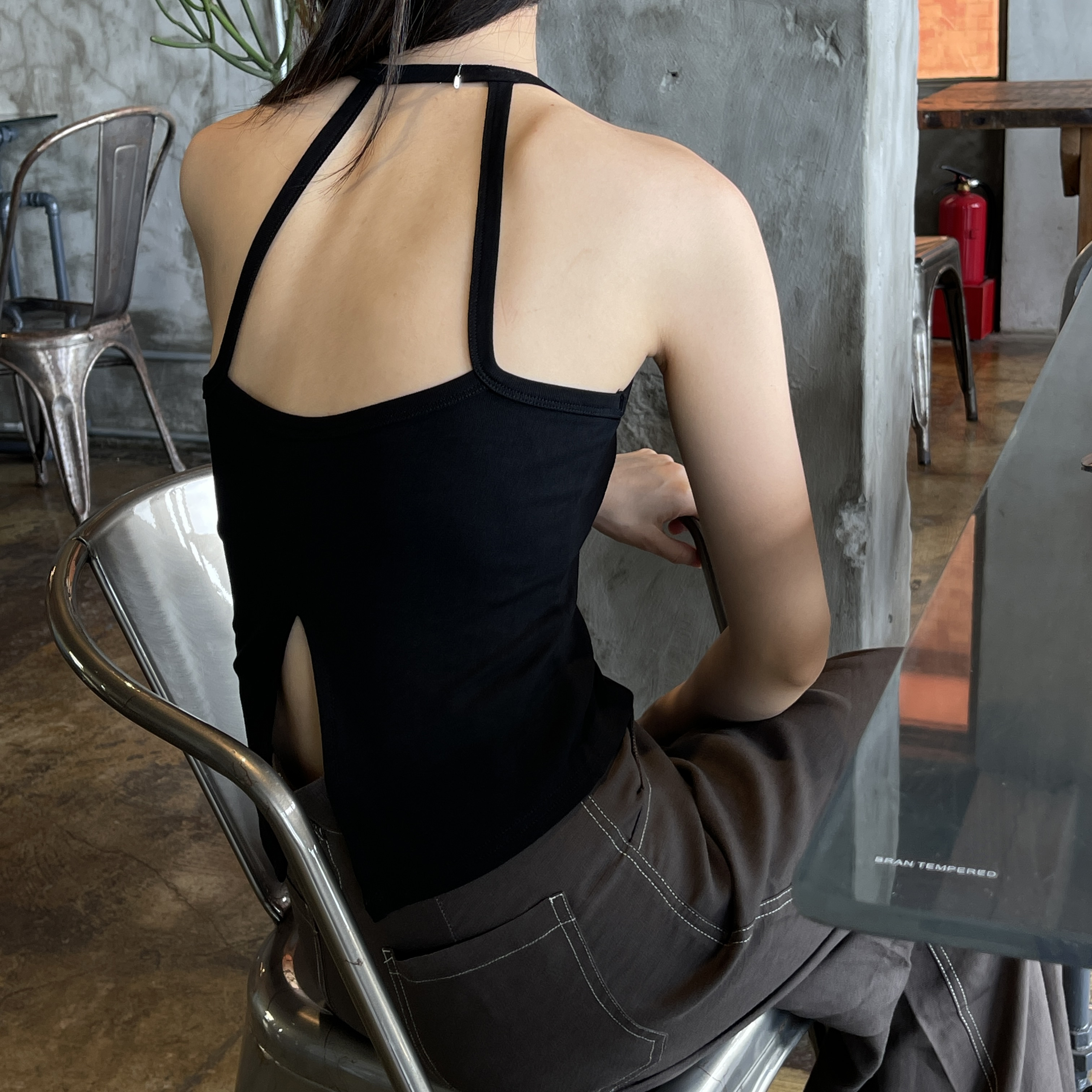 繞頸吊帶背心（-30%)