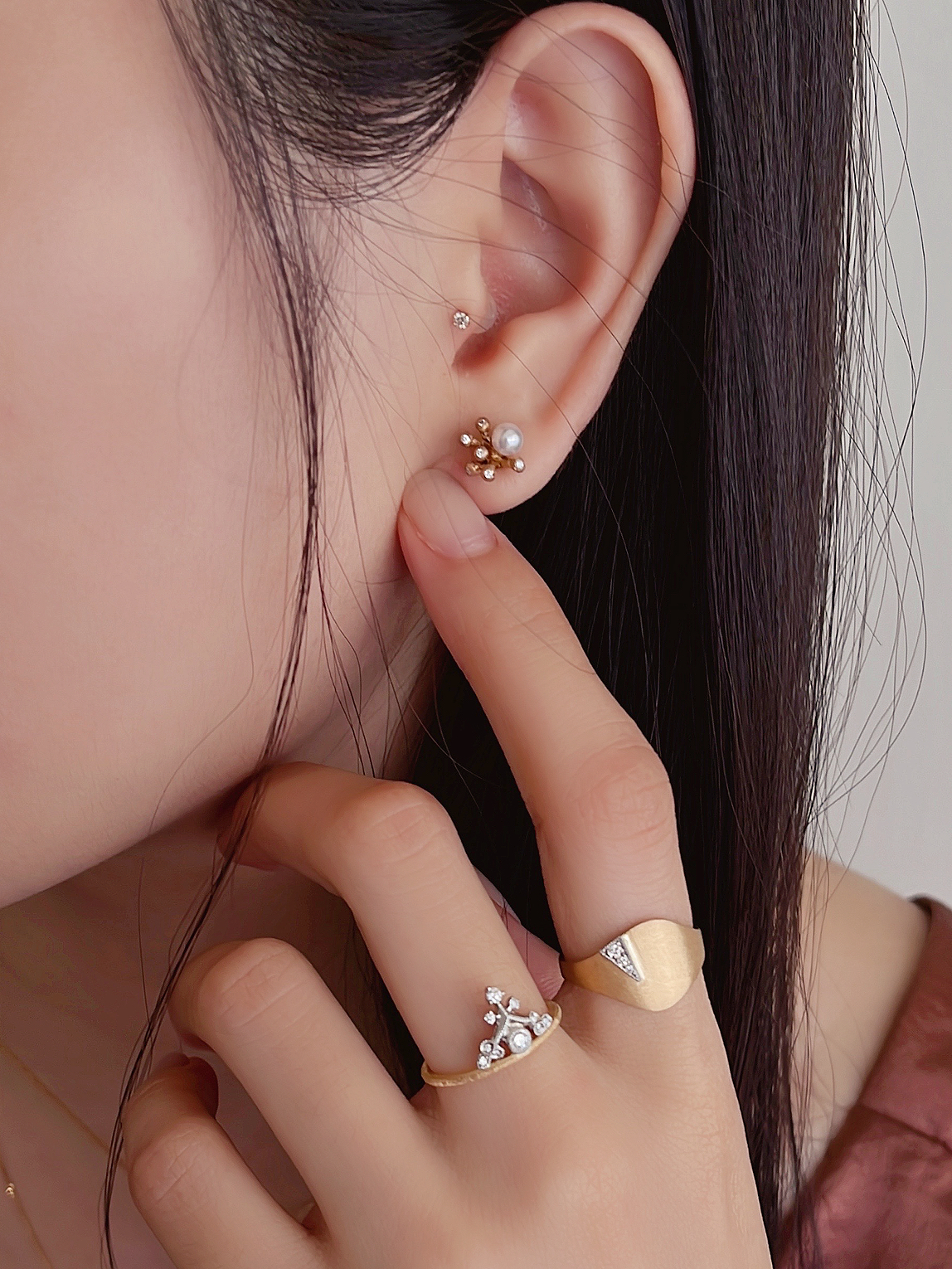 Moss Pierce/ Akoya Pearl