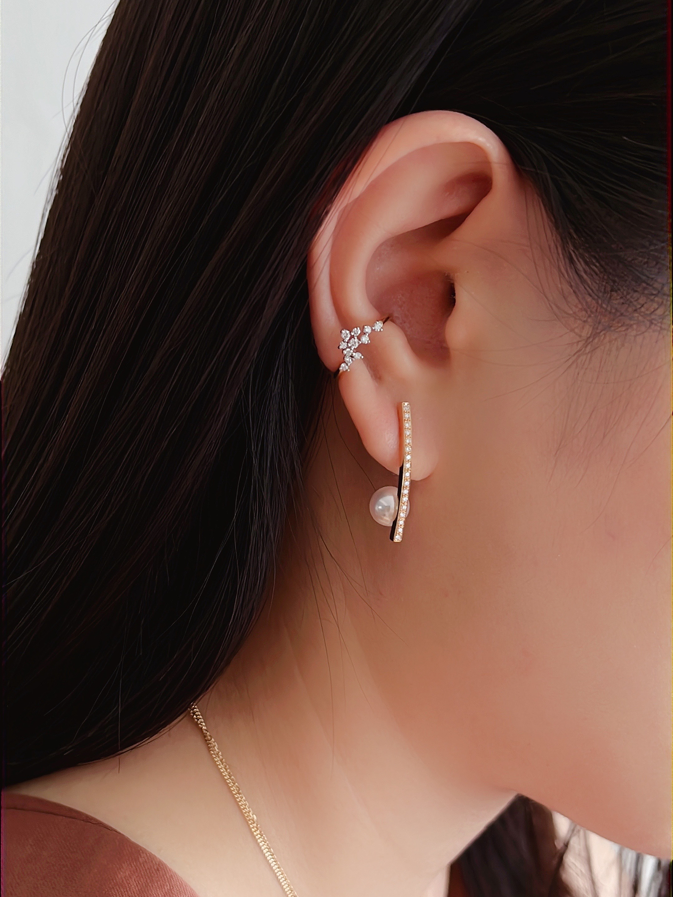 Orderly Line Pierce/ Akoya Pearl