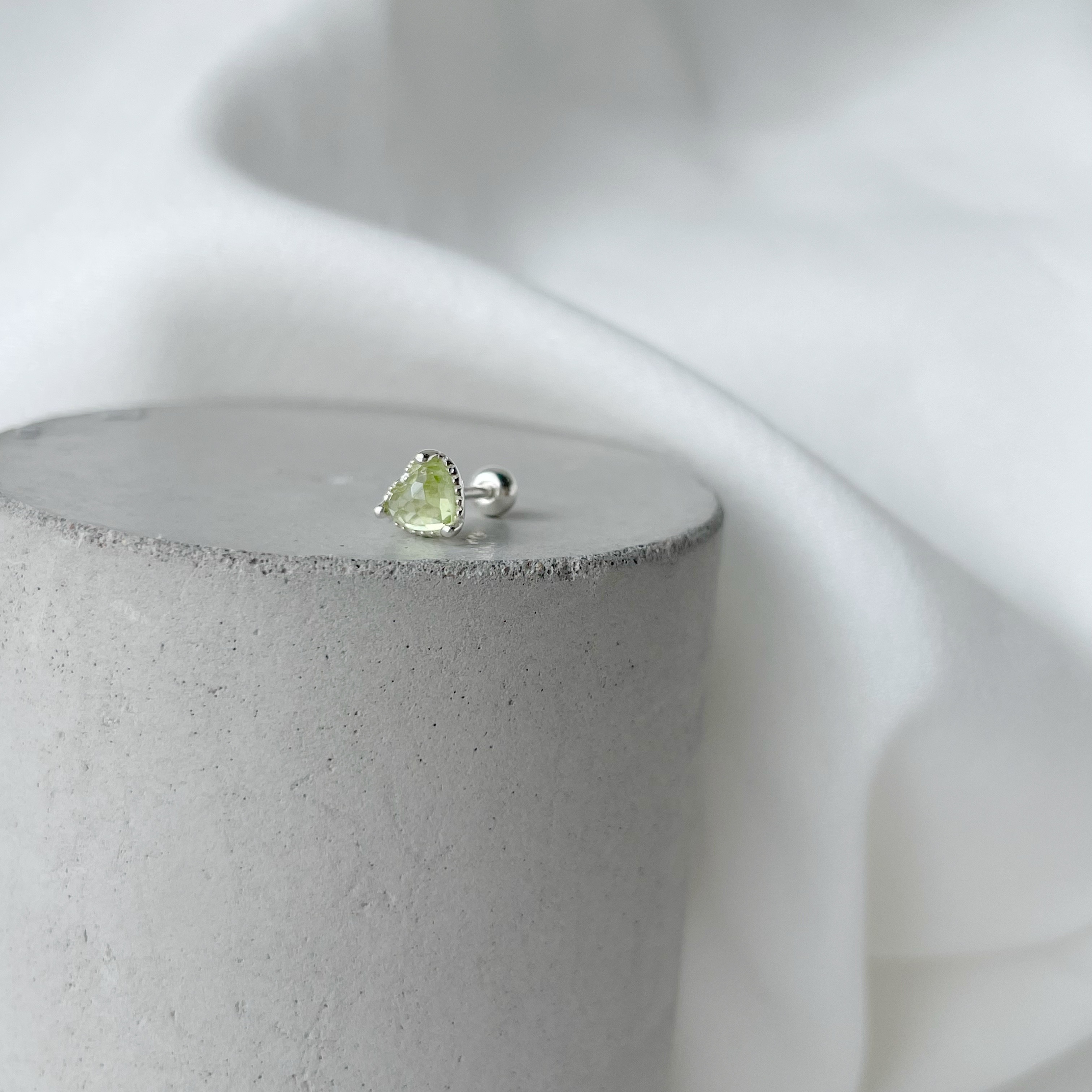 Rosecut三爪愛心橄欖轉珠耳環