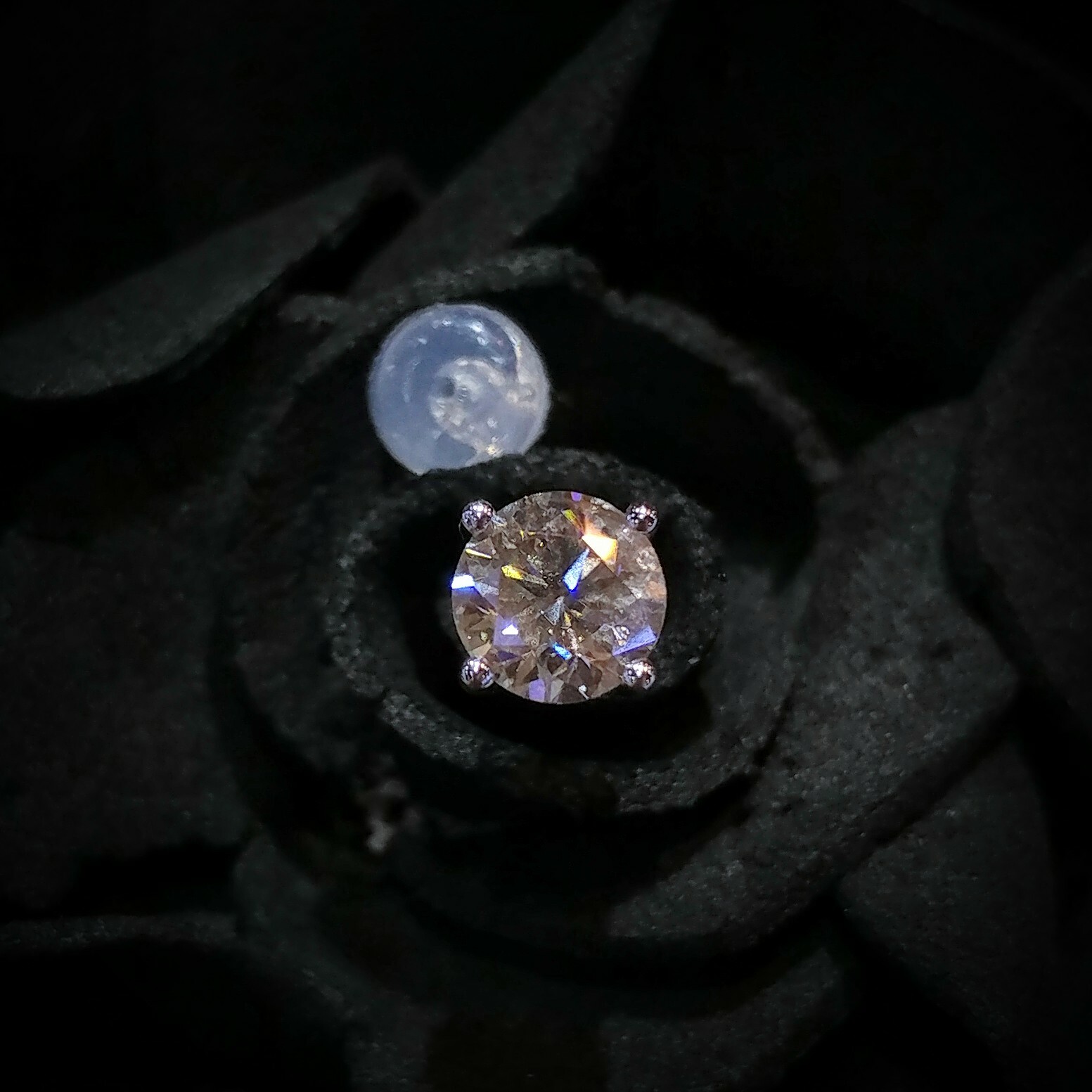 全新18K白金【主石62份鑽石】四爪單耳環