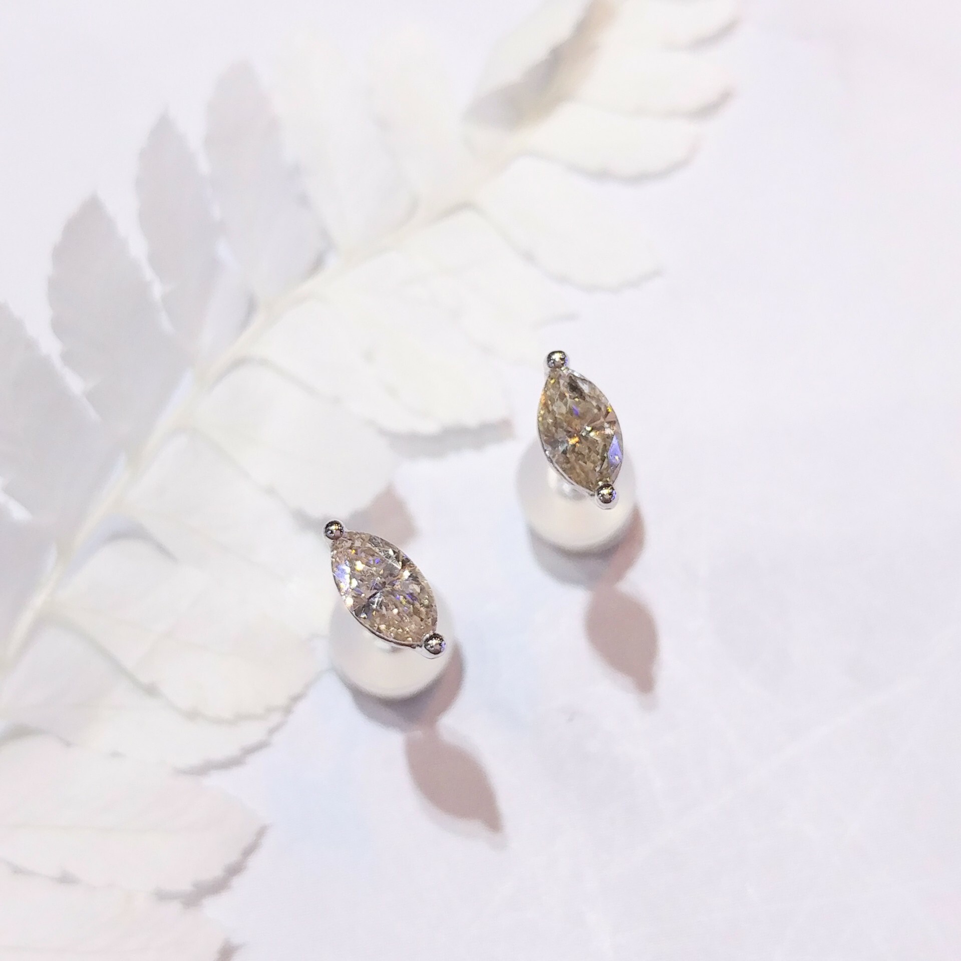 全新18K白金【主石46份欖尖形鑽石】耳環