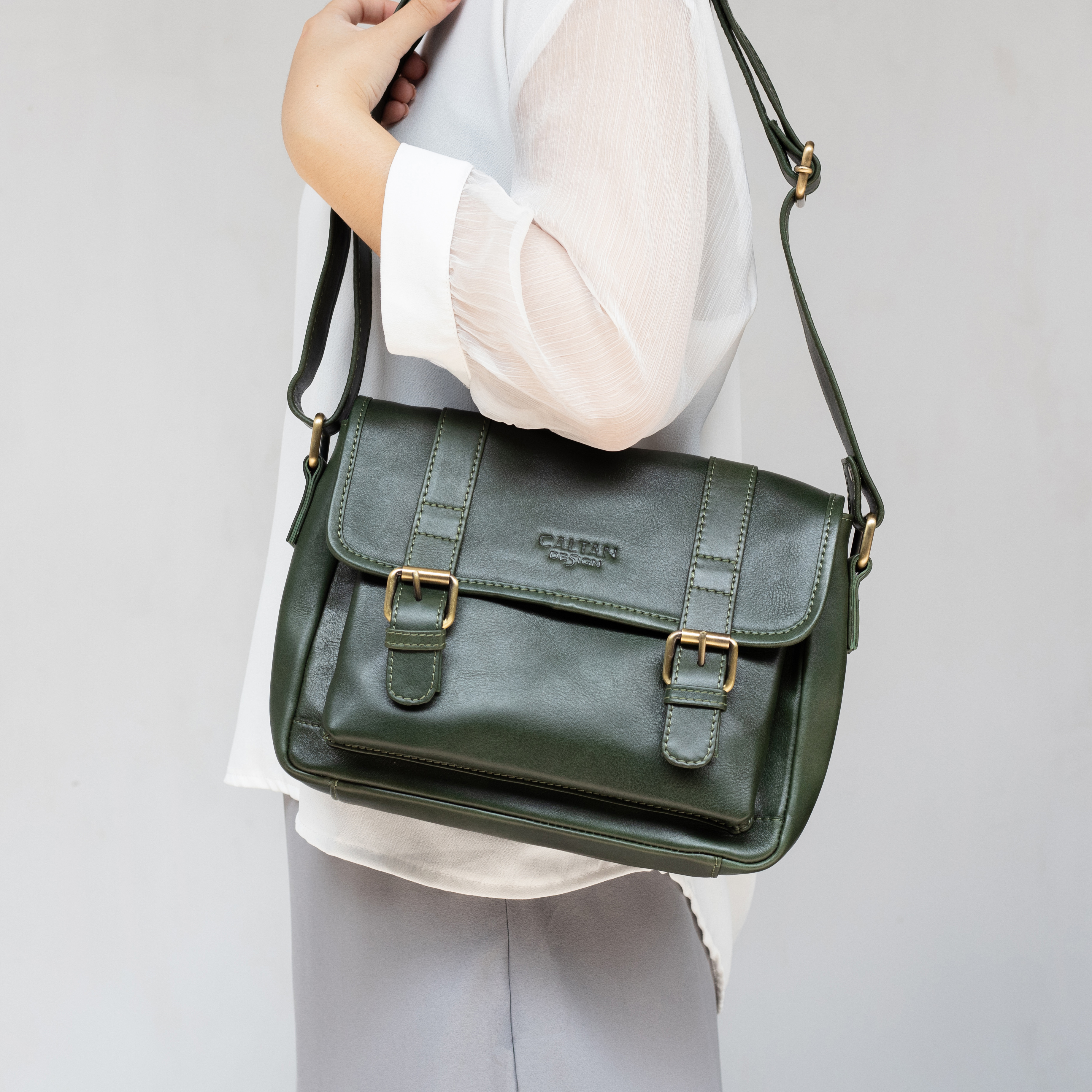 學院風真皮斜背小方包-五色(5243)