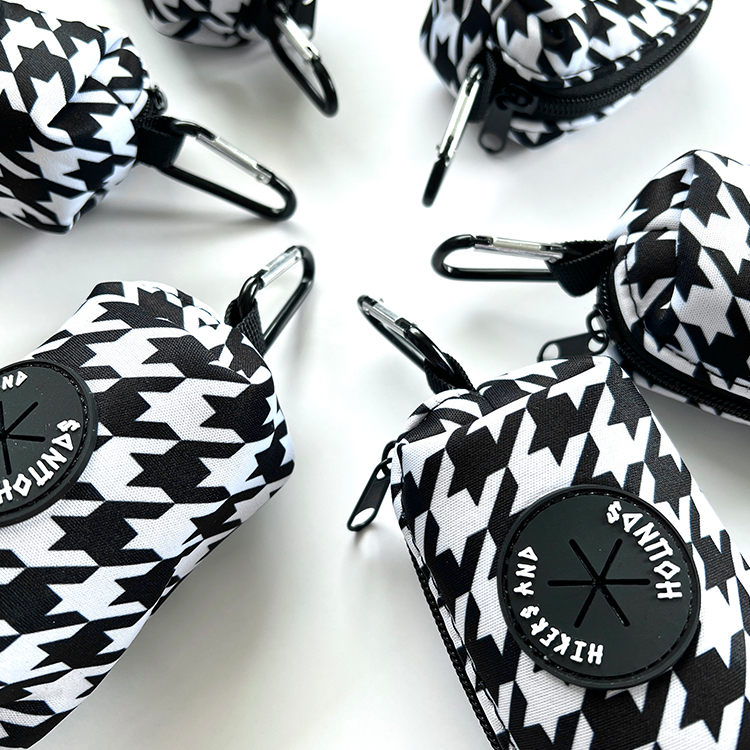 HIKERS AND HOUNDS Poop Bag Holders 拾便袋 黑白格