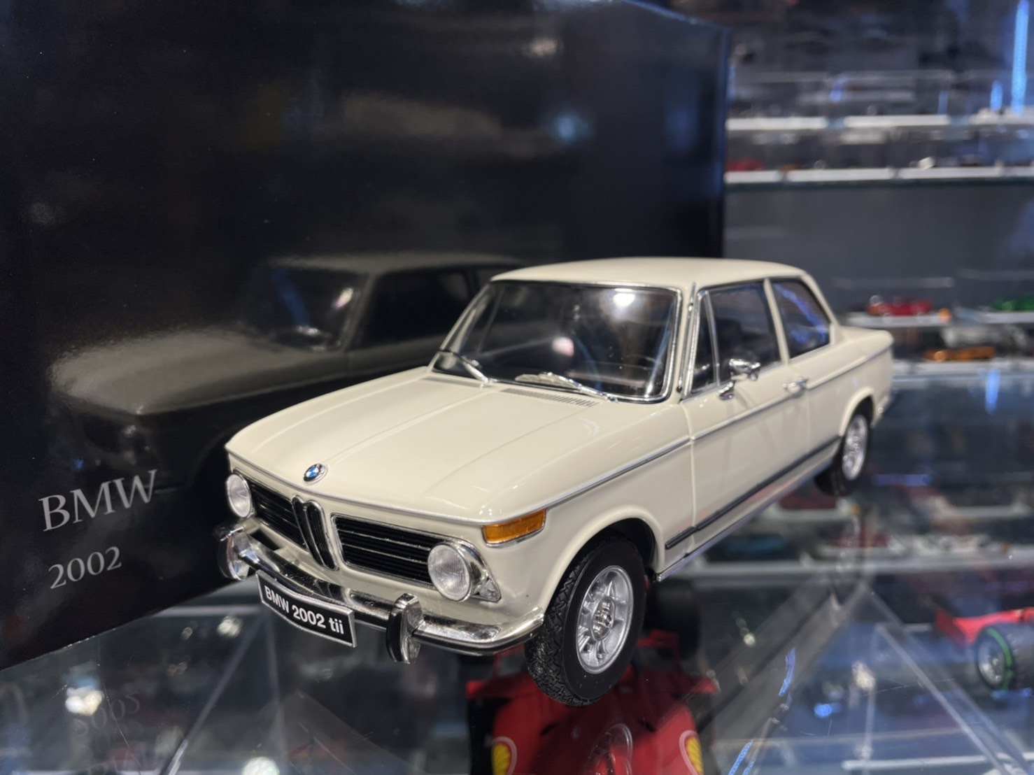 Kyosho 08543W BMW 2002Tii 1972 White 1/18