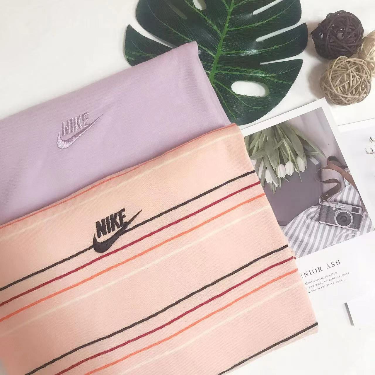 NIKE MIDDLE LOGO TEE