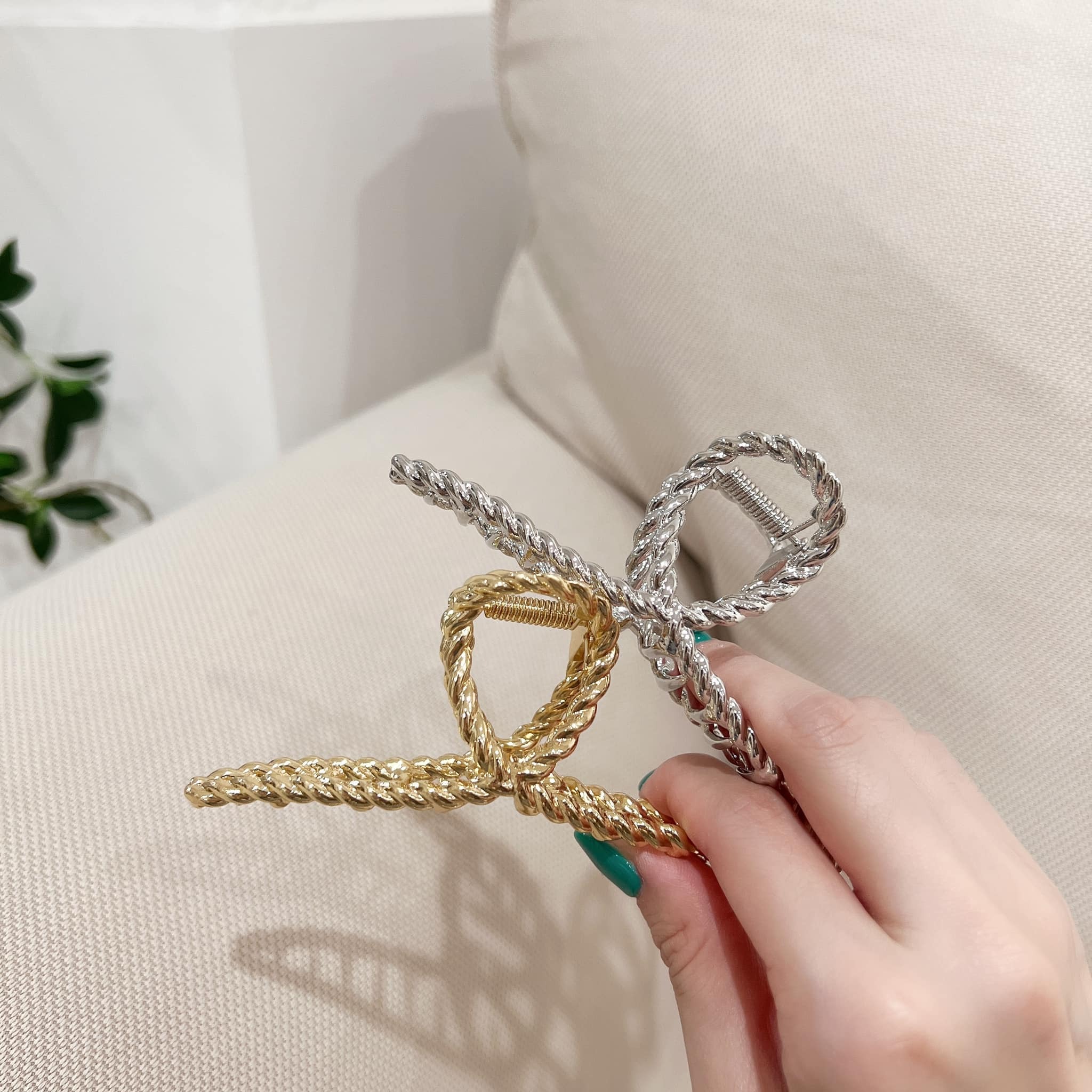 韓國麻花鯊魚夾抓夾。兩色